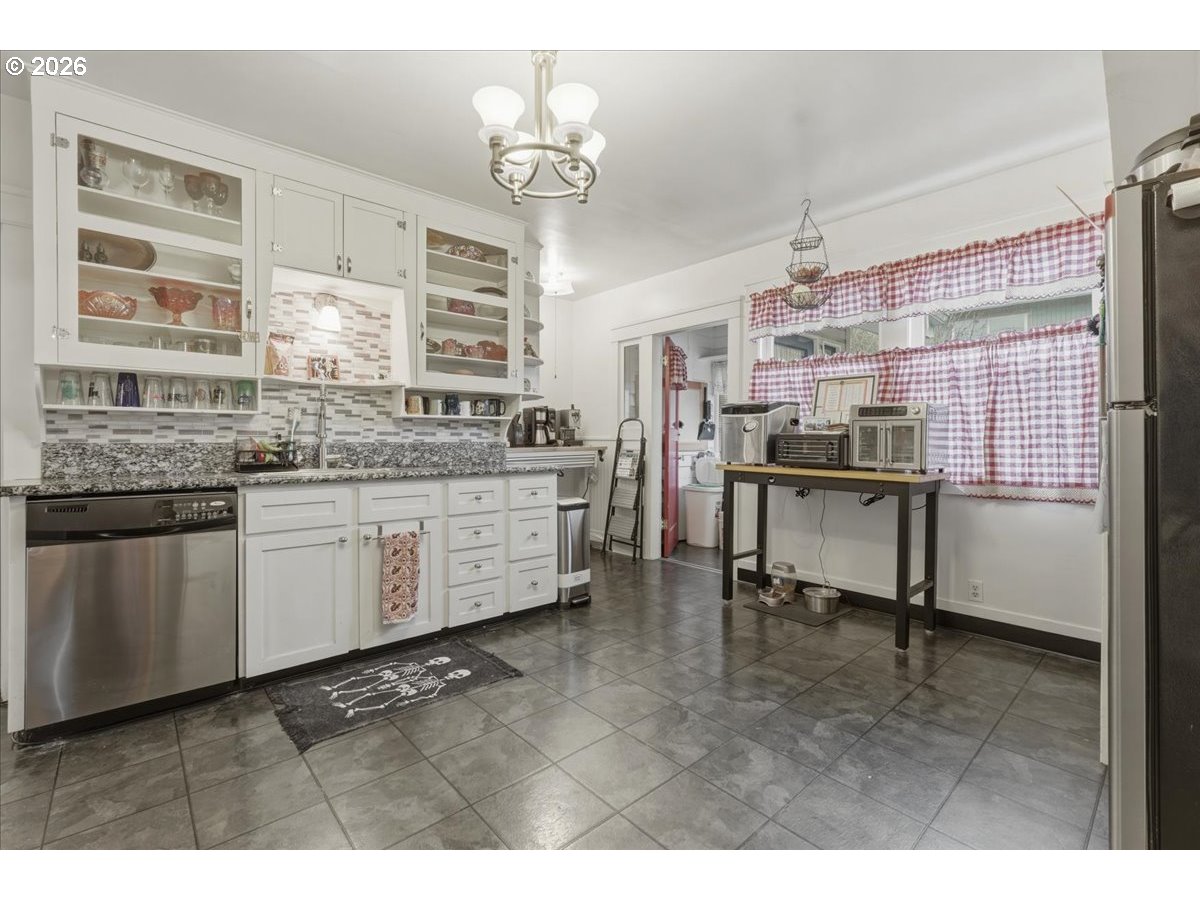706 W B St.