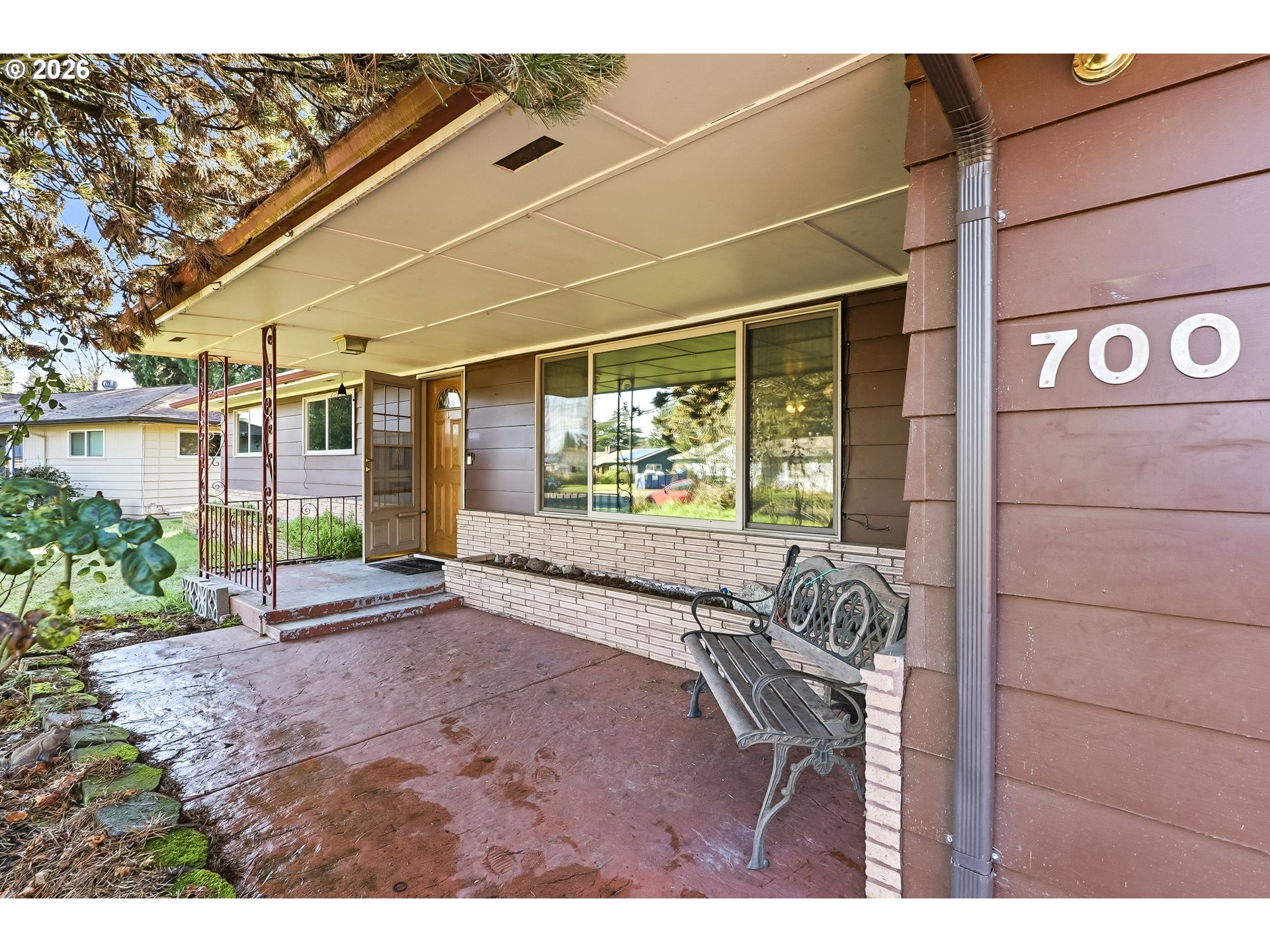 700 NE DONELSON RD