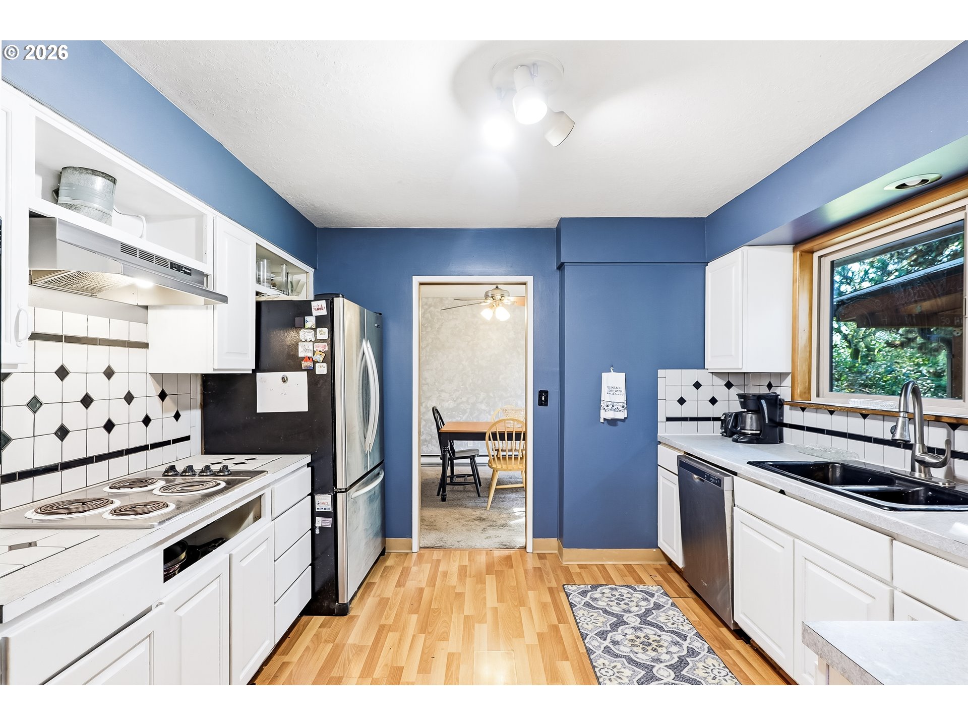 700 NE DONELSON RD
