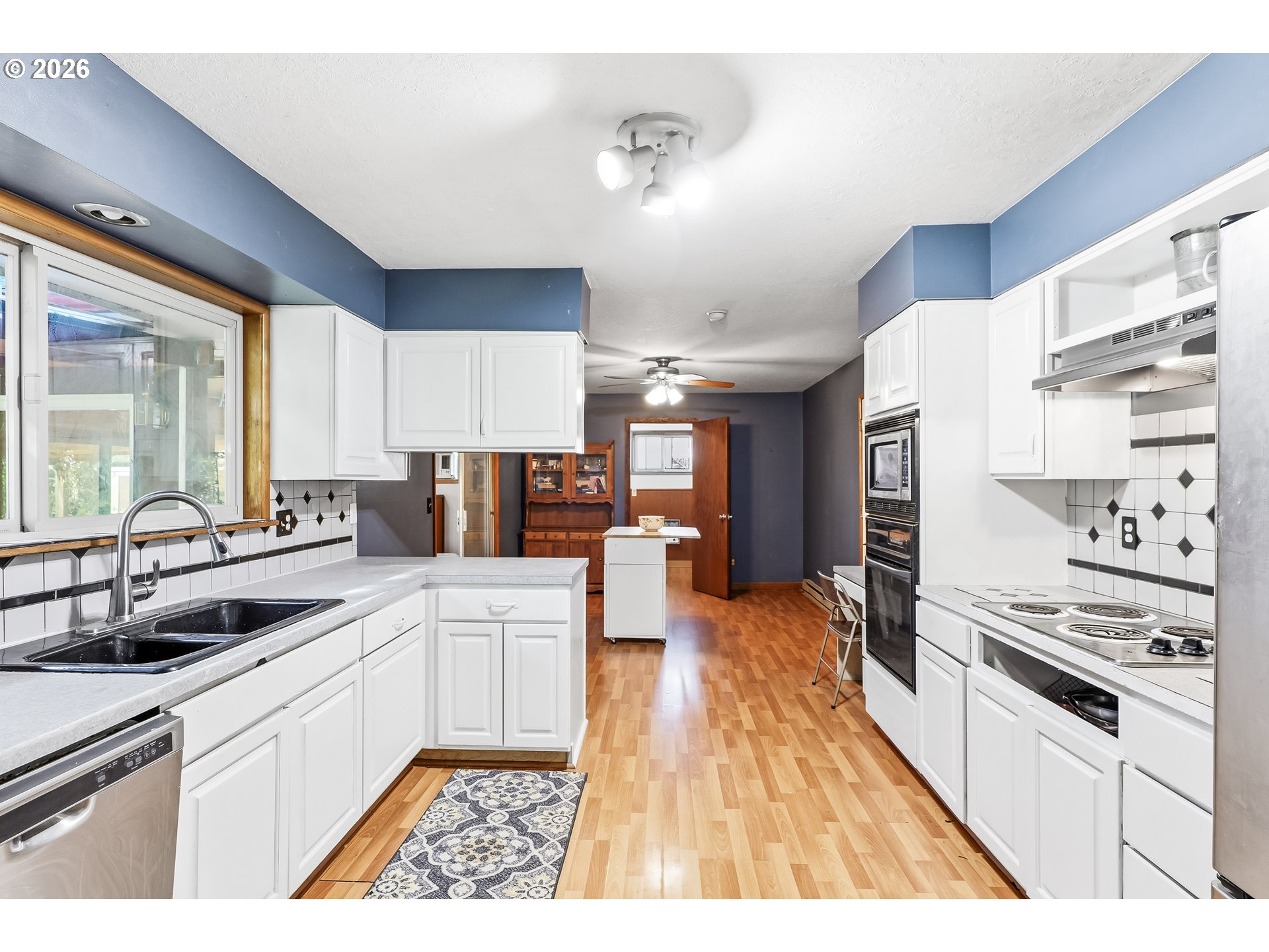 700 NE DONELSON RD