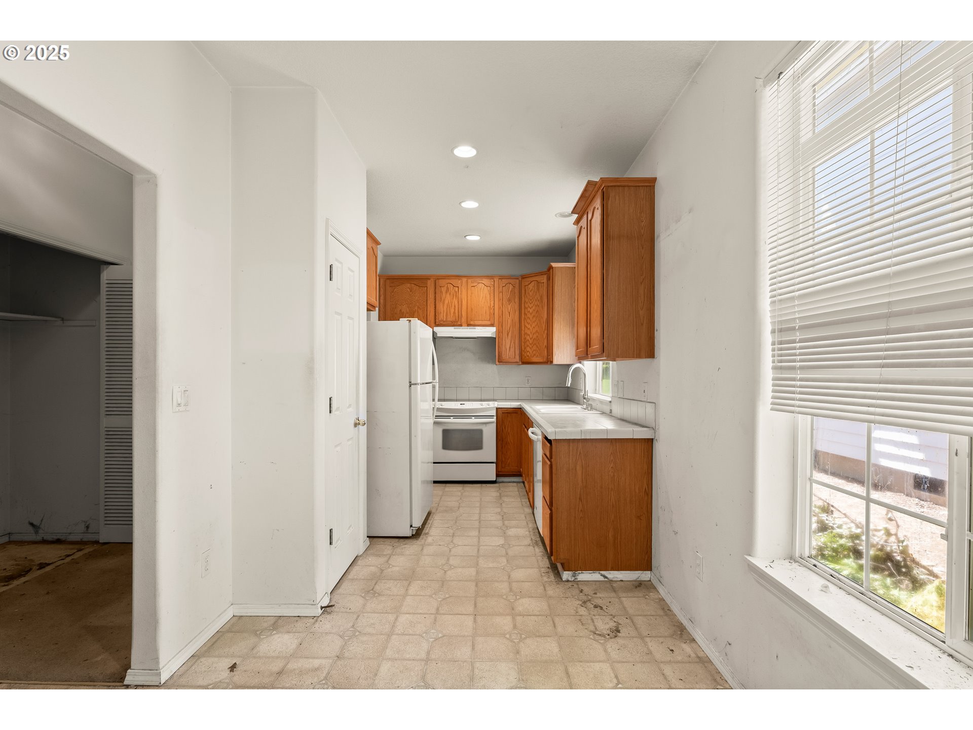 3210 SE BLUE BIRD DR