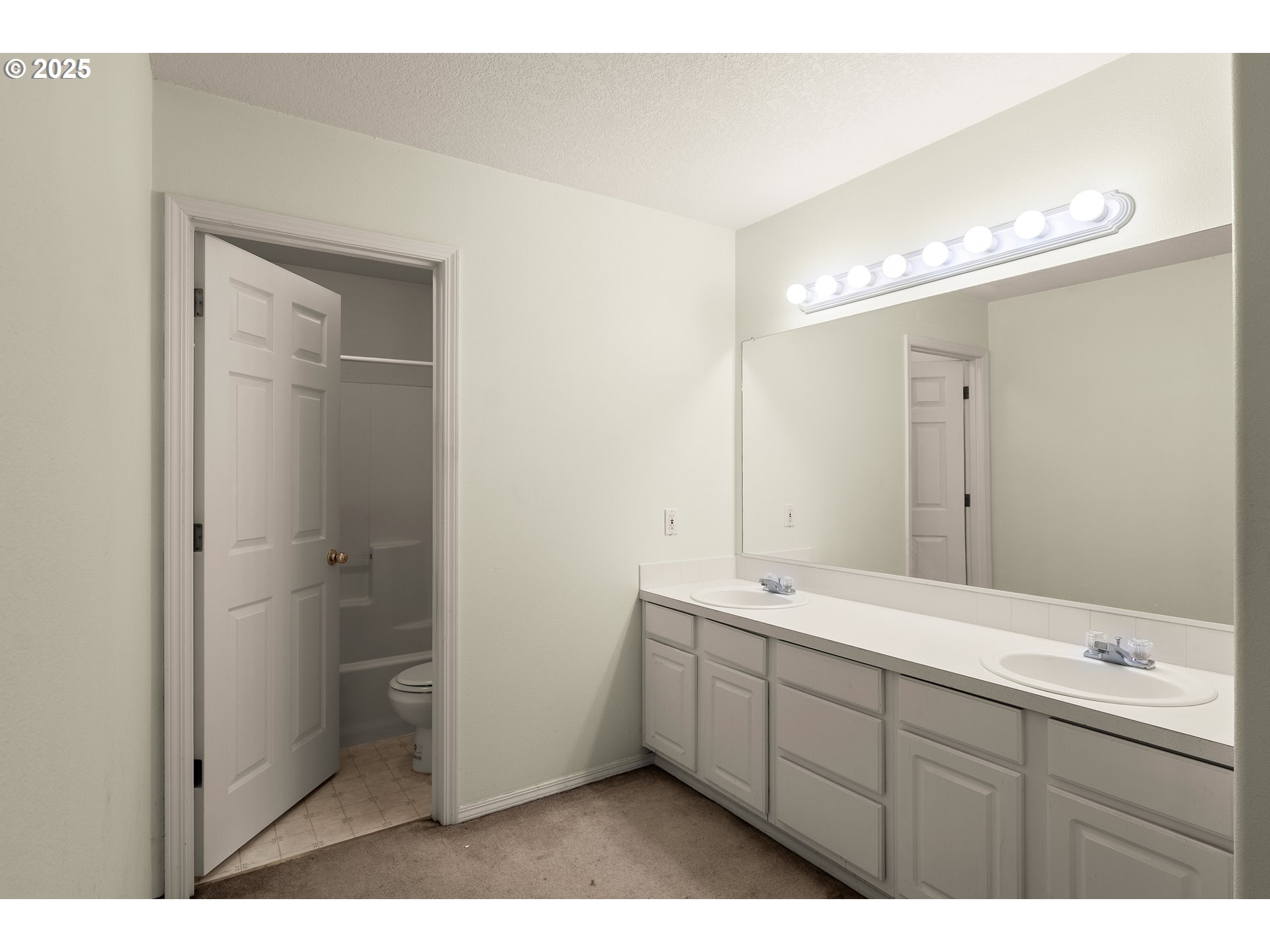 3210 SE BLUE BIRD DR