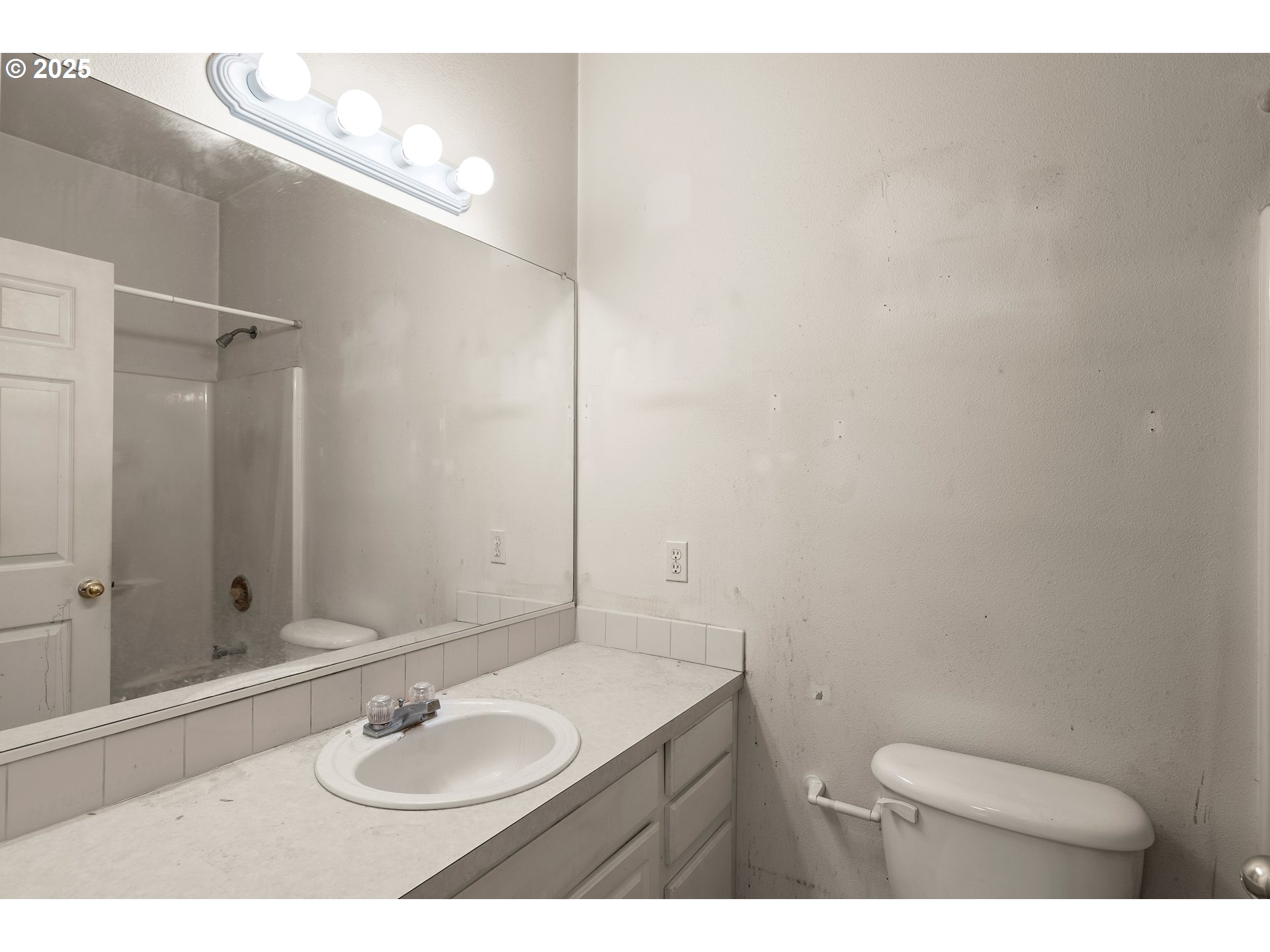 3210 SE BLUE BIRD DR