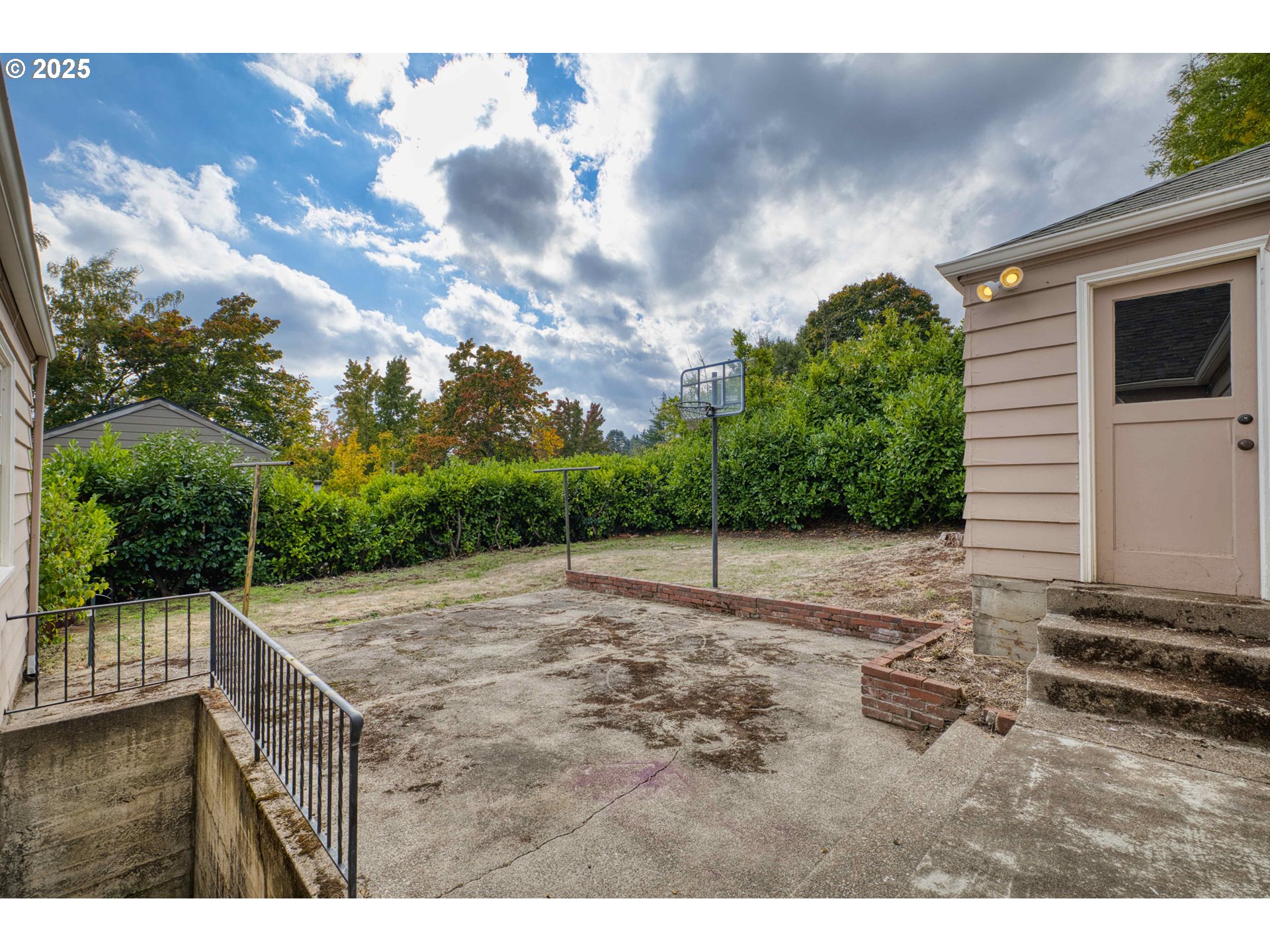 1530 URBAN LN NW, Salem
