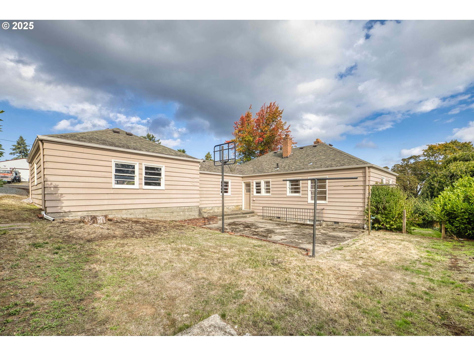 1530 URBAN LN NW, Salem