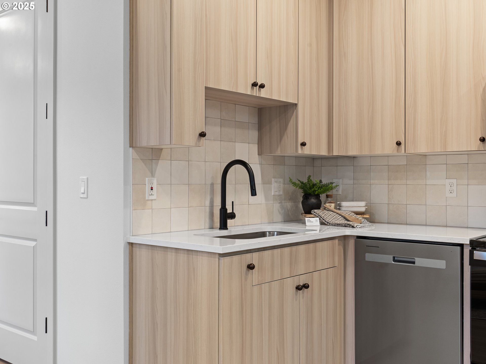 1616 SE Morrison ST, Portland