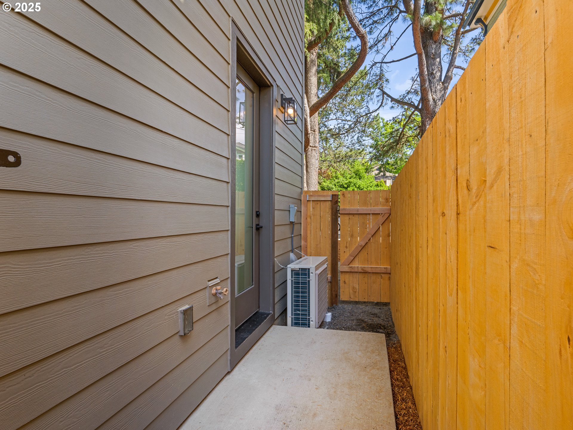 1616 SE Morrison ST, Portland