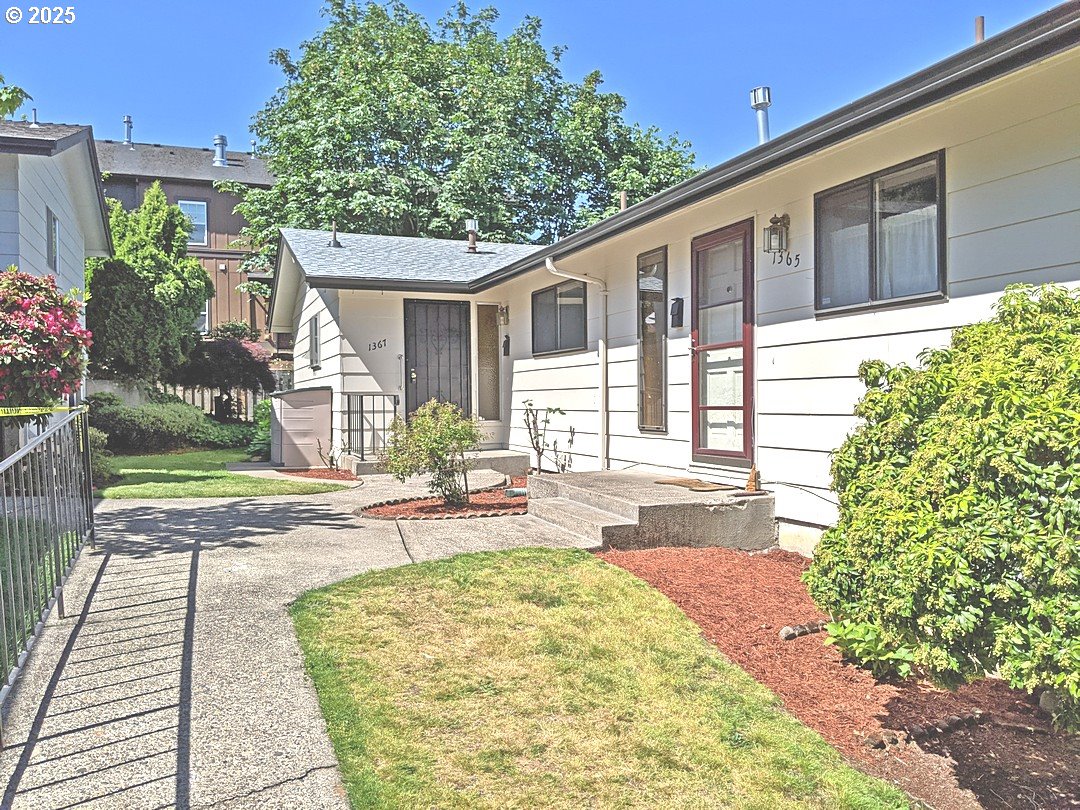 1367 NW RIVERVIEW AVE