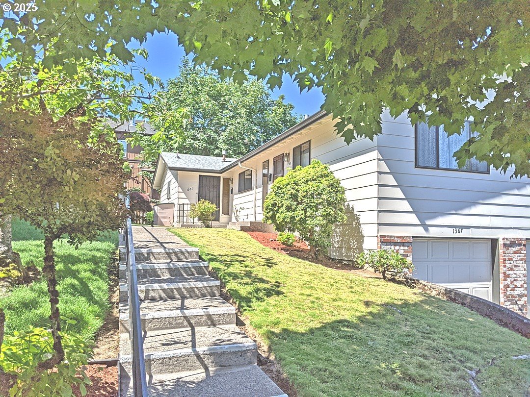 1367 NW RIVERVIEW AVE