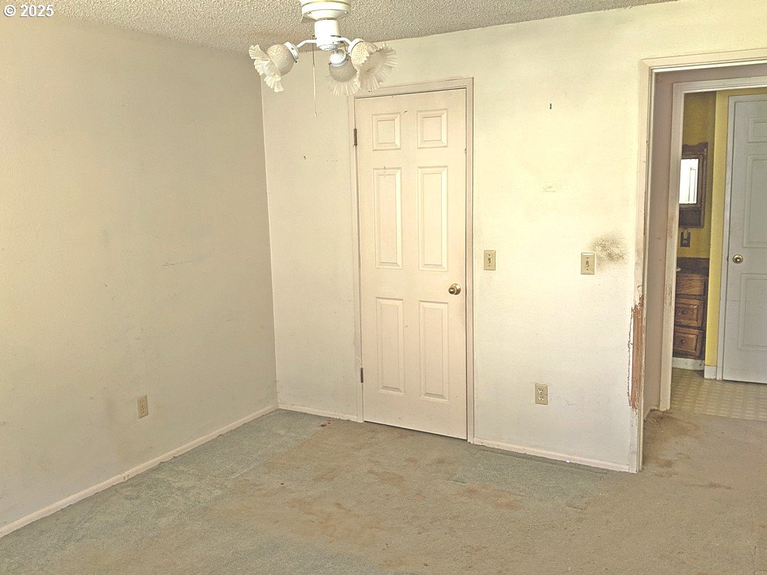 1367 NW RIVERVIEW AVE