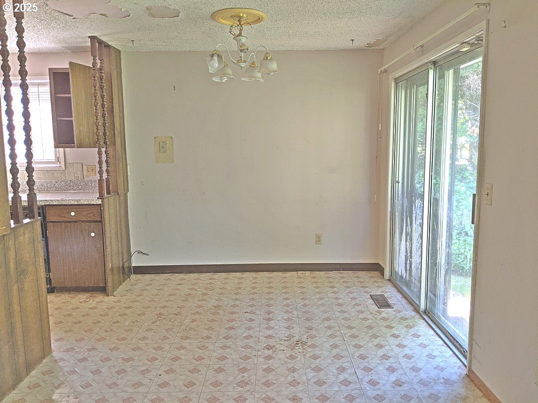 1367 NW RIVERVIEW AVE