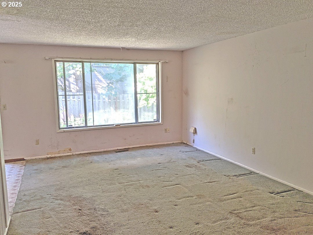 1367 NW RIVERVIEW AVE