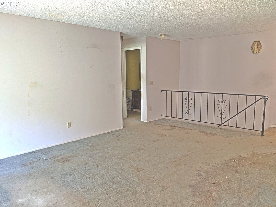 1367 NW RIVERVIEW AVE