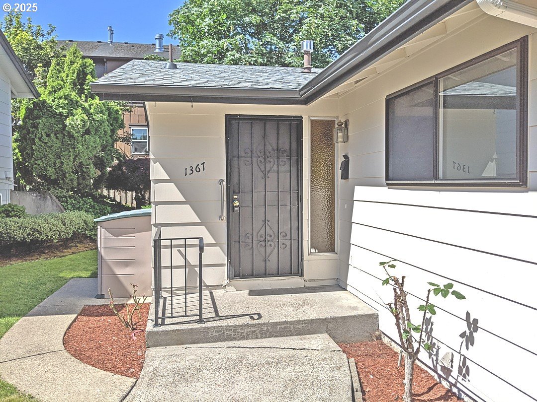 1367 NW RIVERVIEW AVE