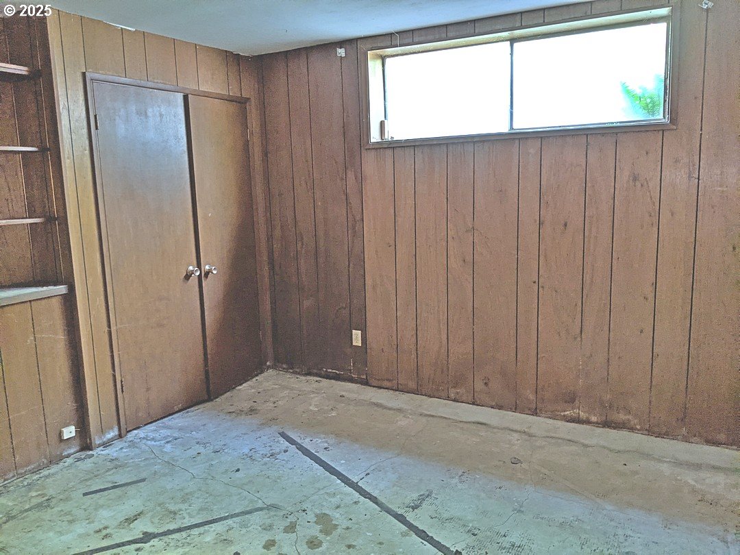 1367 NW RIVERVIEW AVE