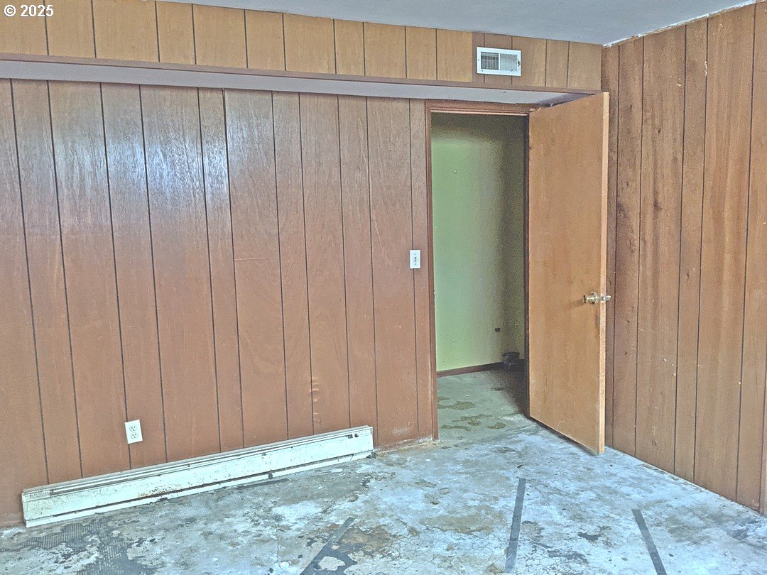 1367 NW RIVERVIEW AVE