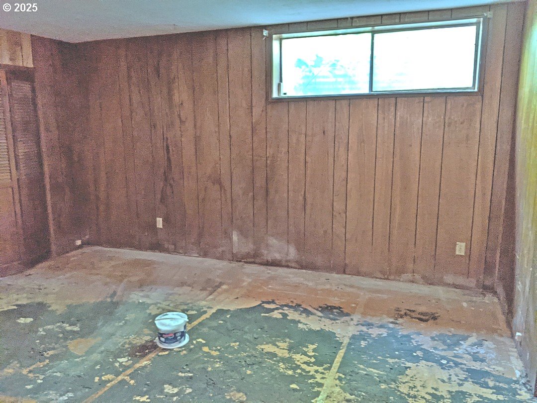 1367 NW RIVERVIEW AVE