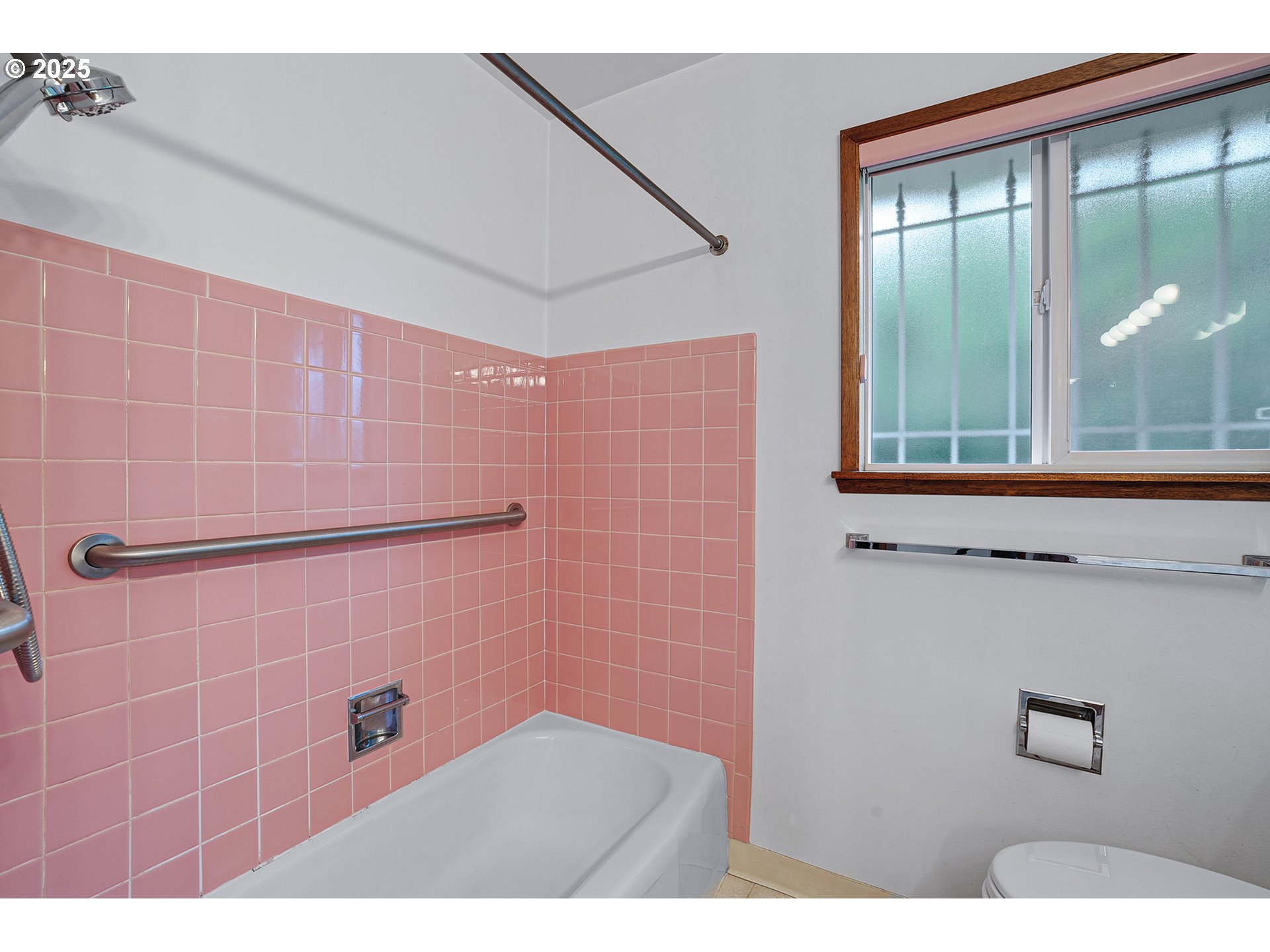 17725 NE MULTNOMAH DR
