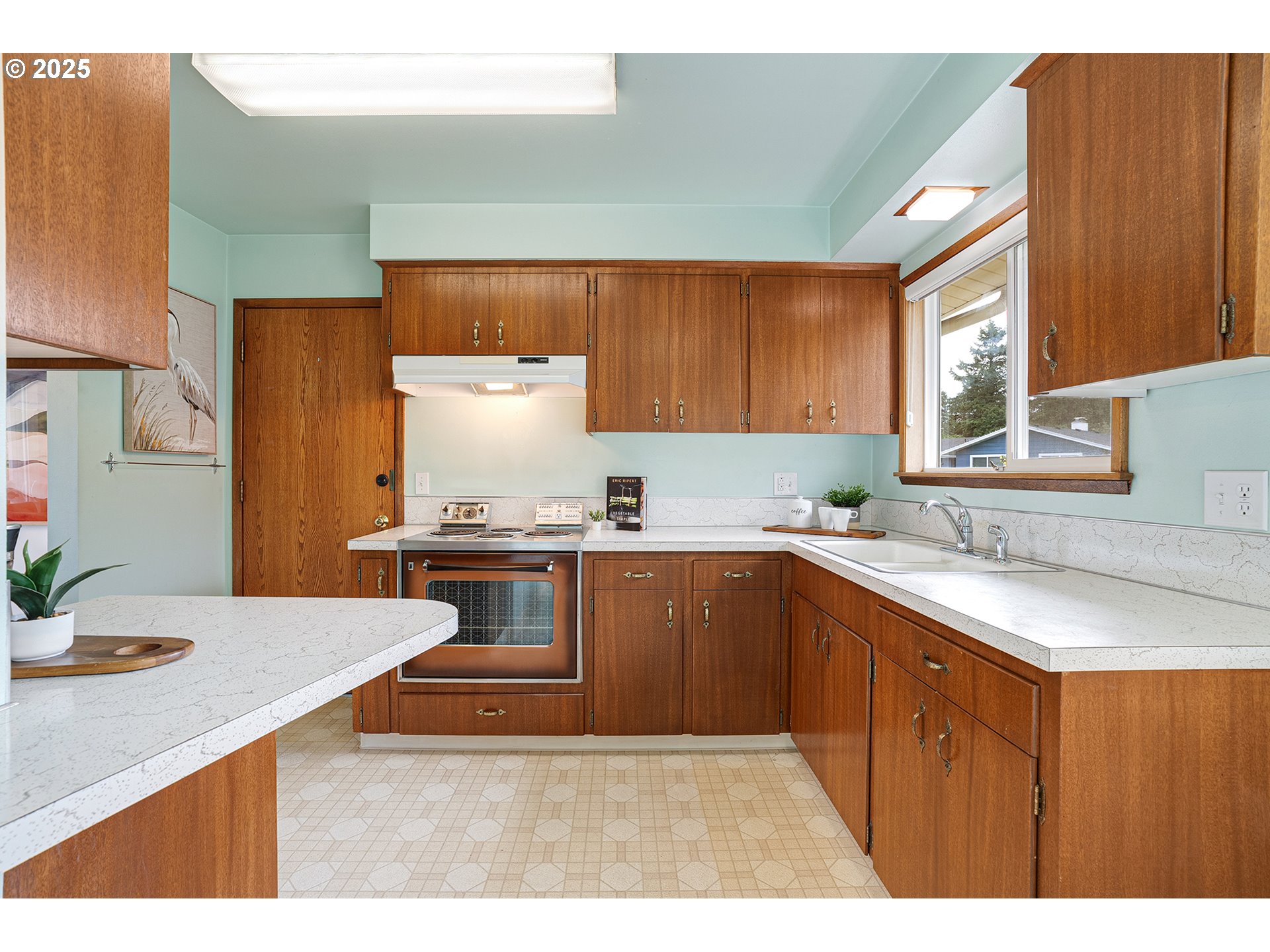 17725 NE MULTNOMAH DR