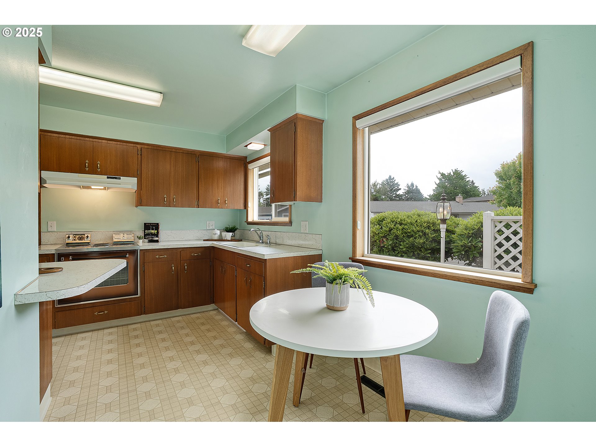 17725 NE MULTNOMAH DR