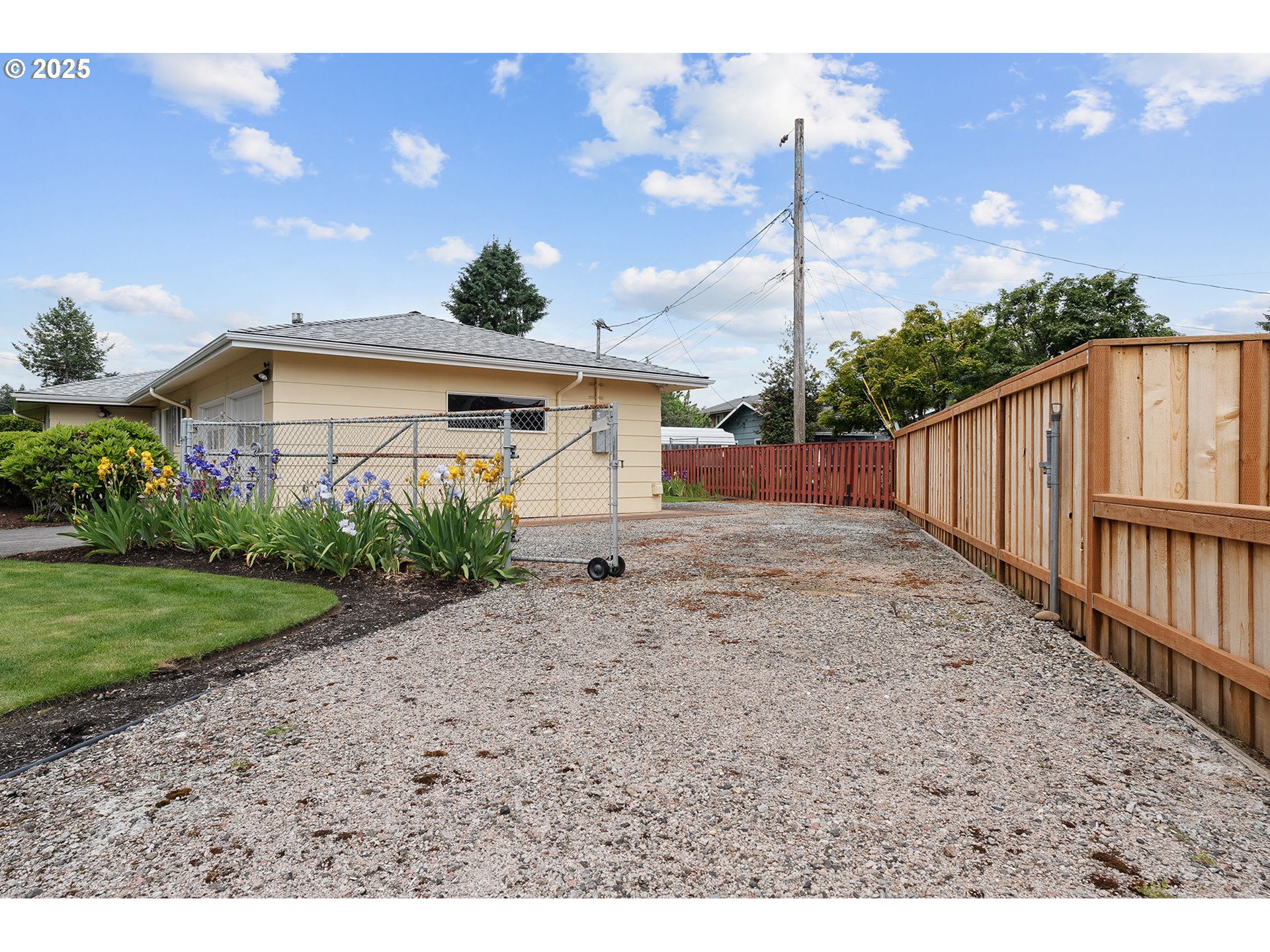 17725 NE MULTNOMAH DR