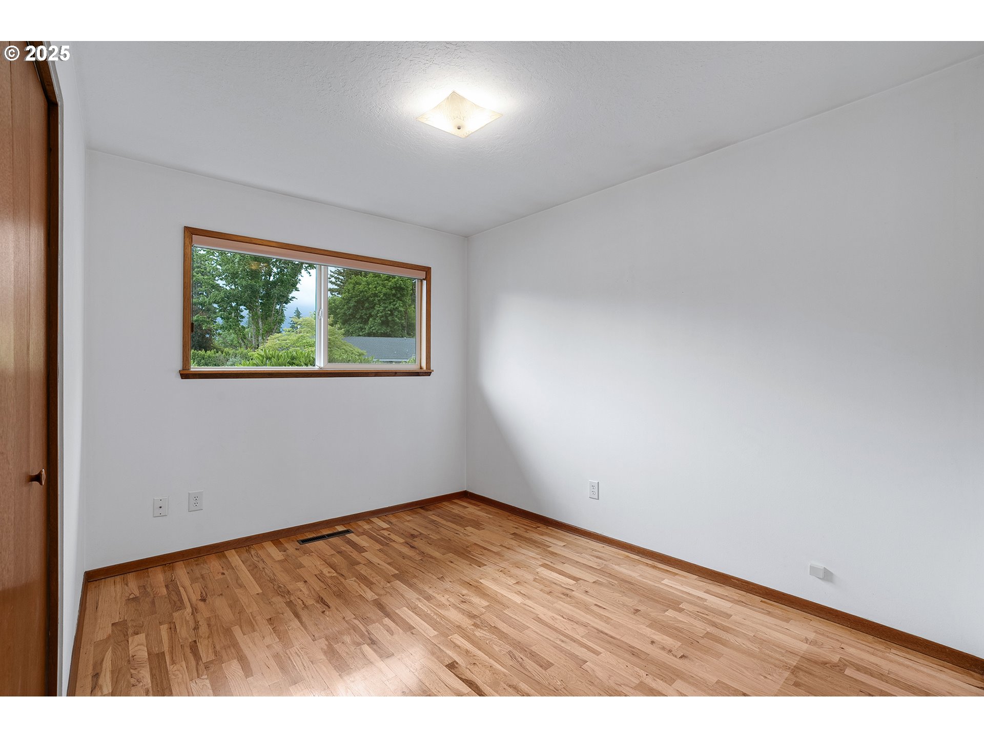 17725 NE MULTNOMAH DR