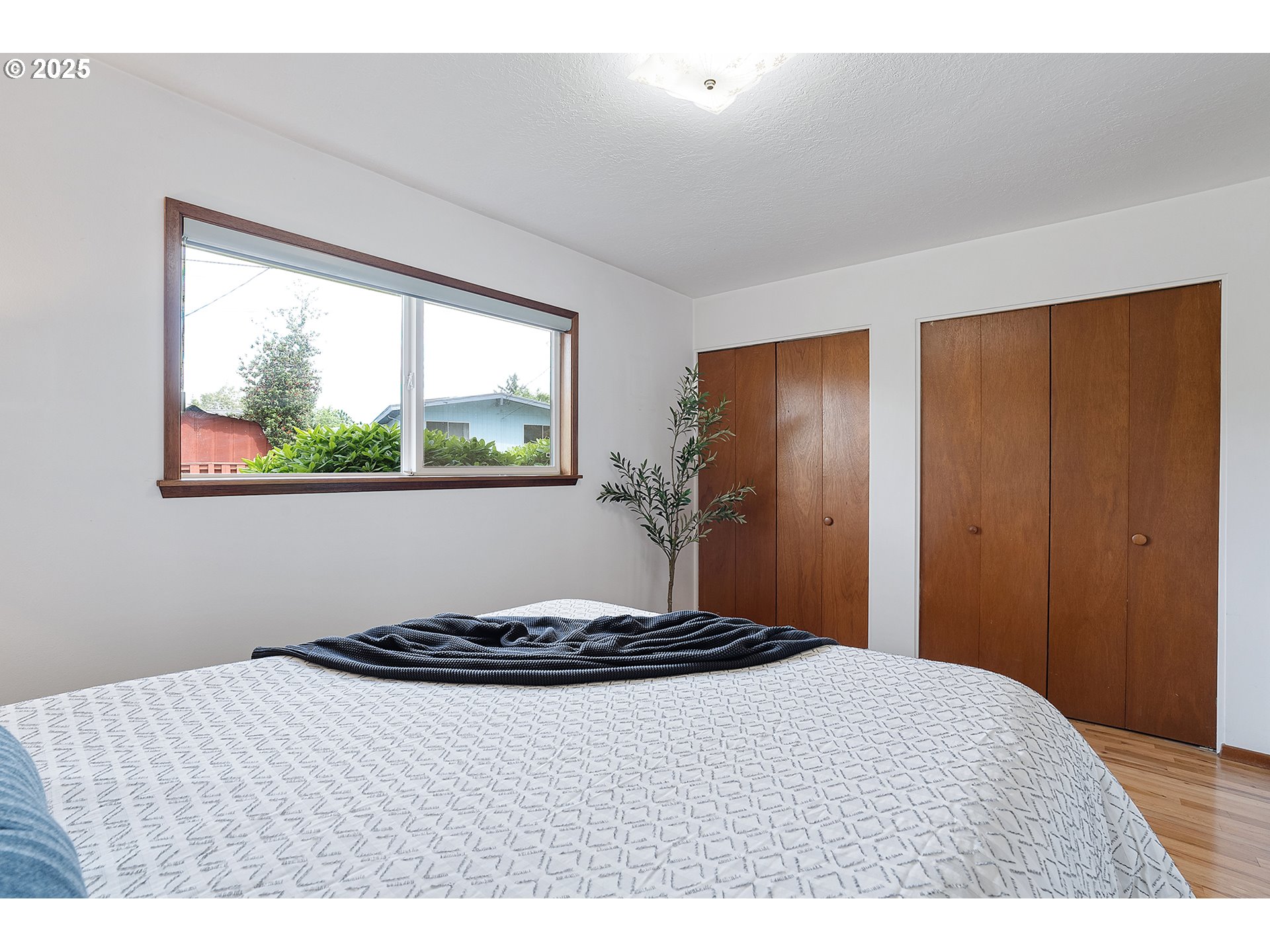 17725 NE MULTNOMAH DR