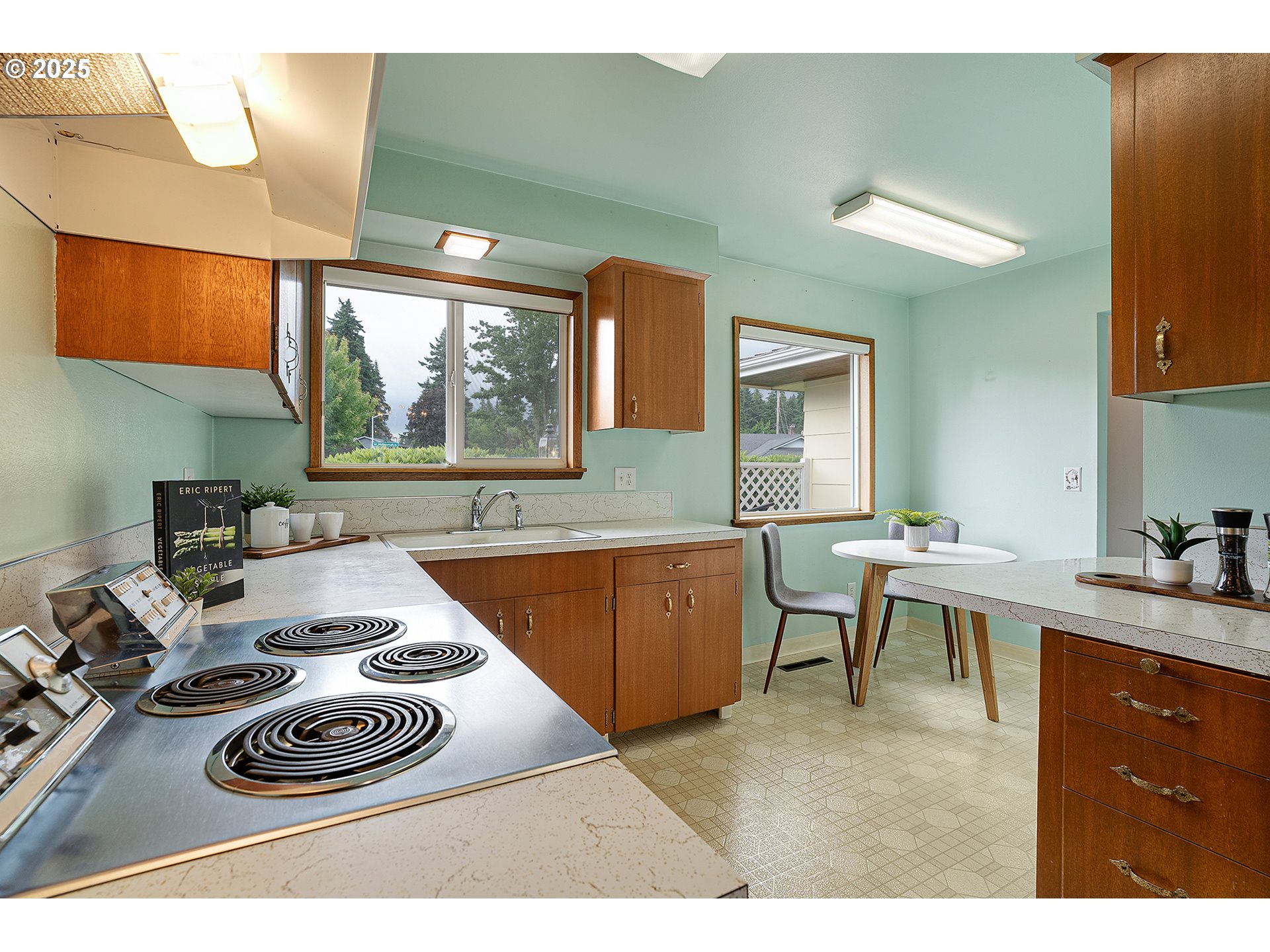17725 NE MULTNOMAH DR