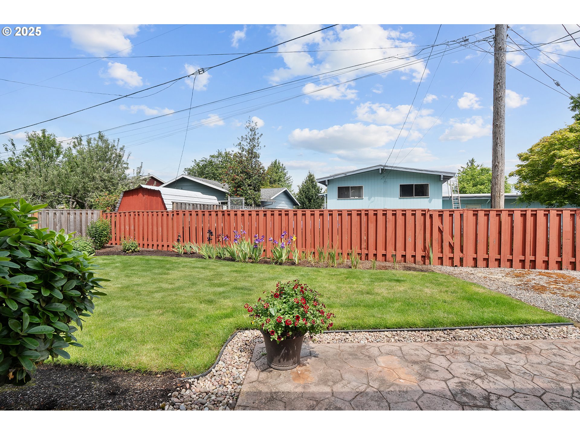 17725 NE MULTNOMAH DR