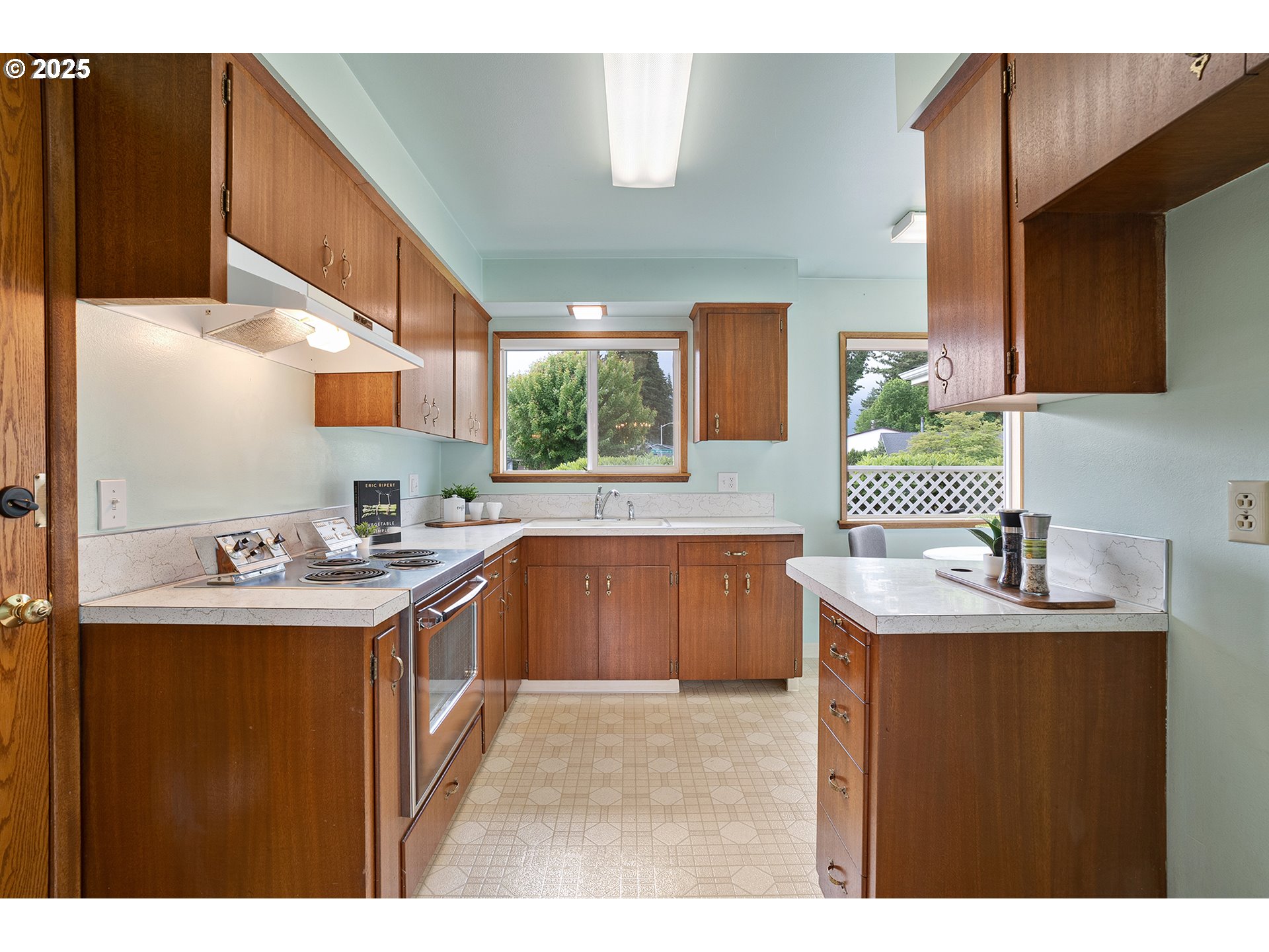 17725 NE MULTNOMAH DR
