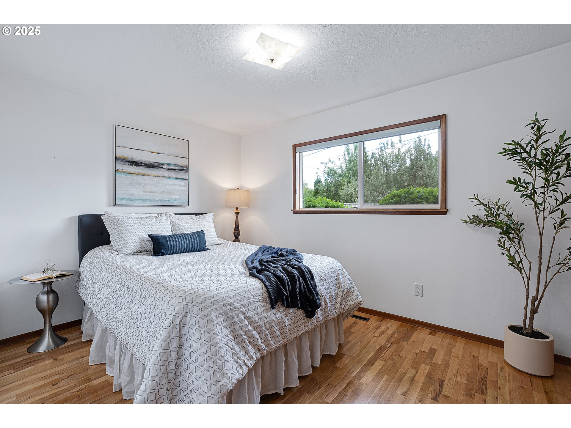 17725 NE MULTNOMAH DR