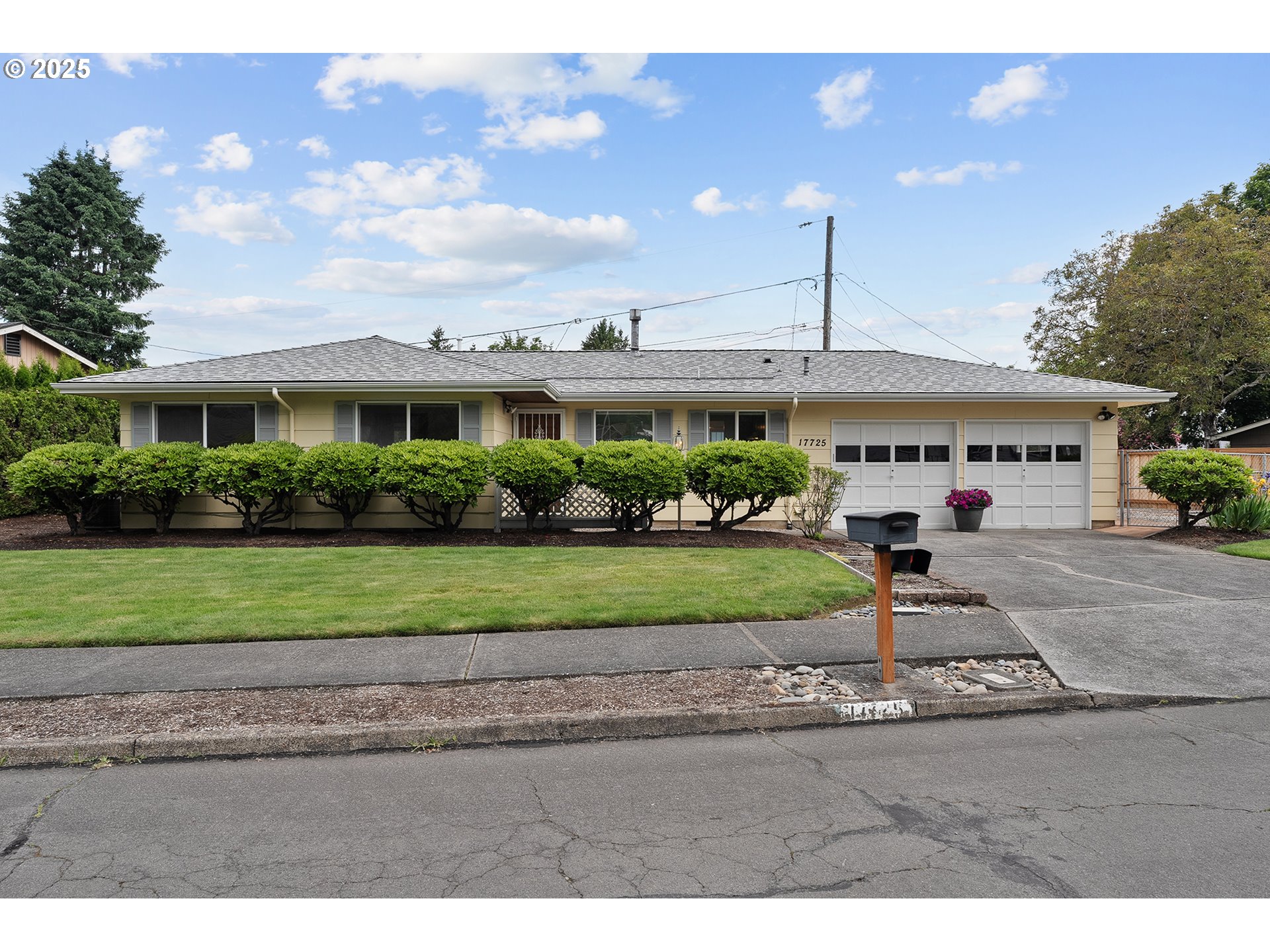 17725 NE MULTNOMAH DR