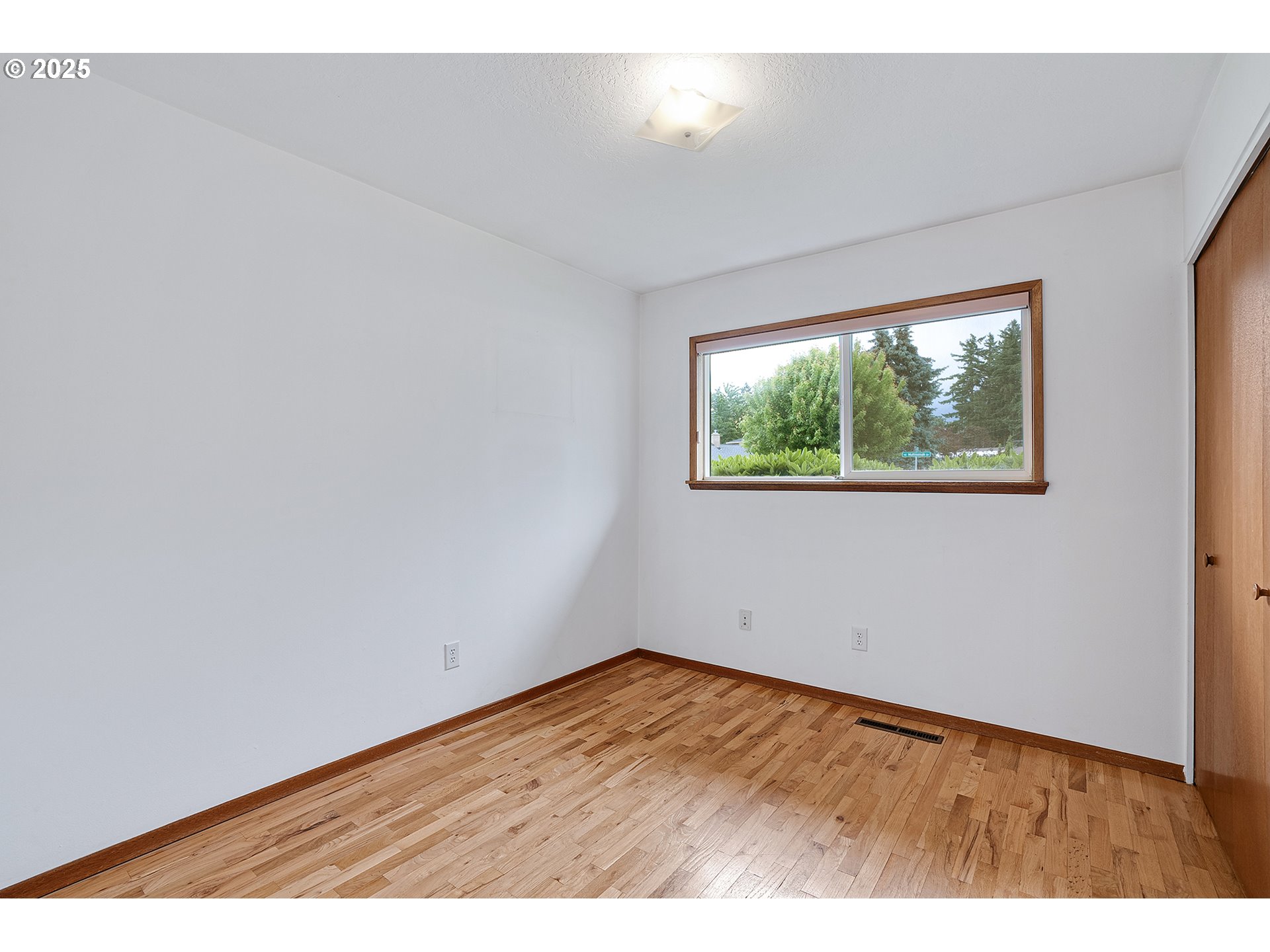 17725 NE MULTNOMAH DR