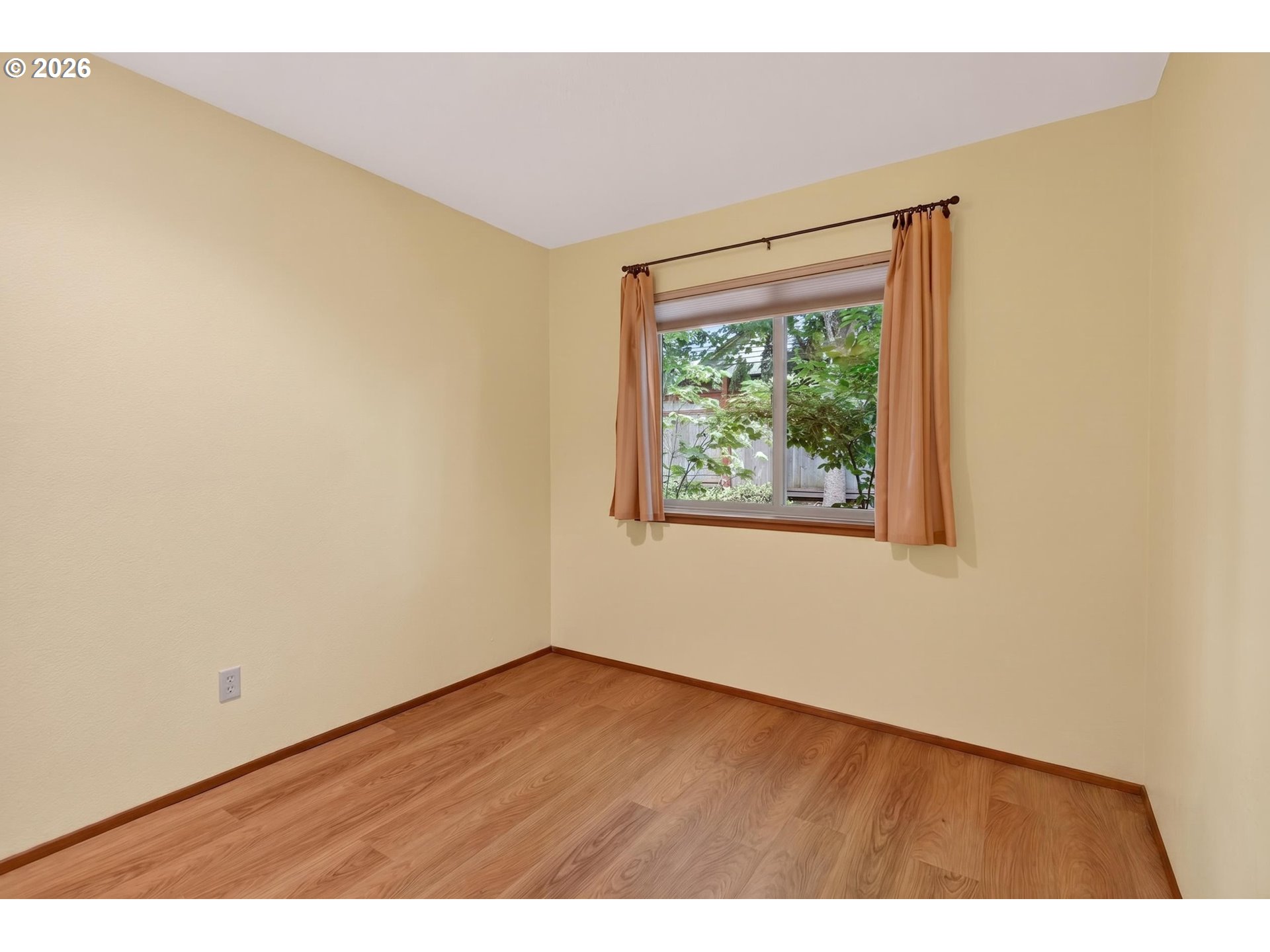 86 KINGSGATE RD F105