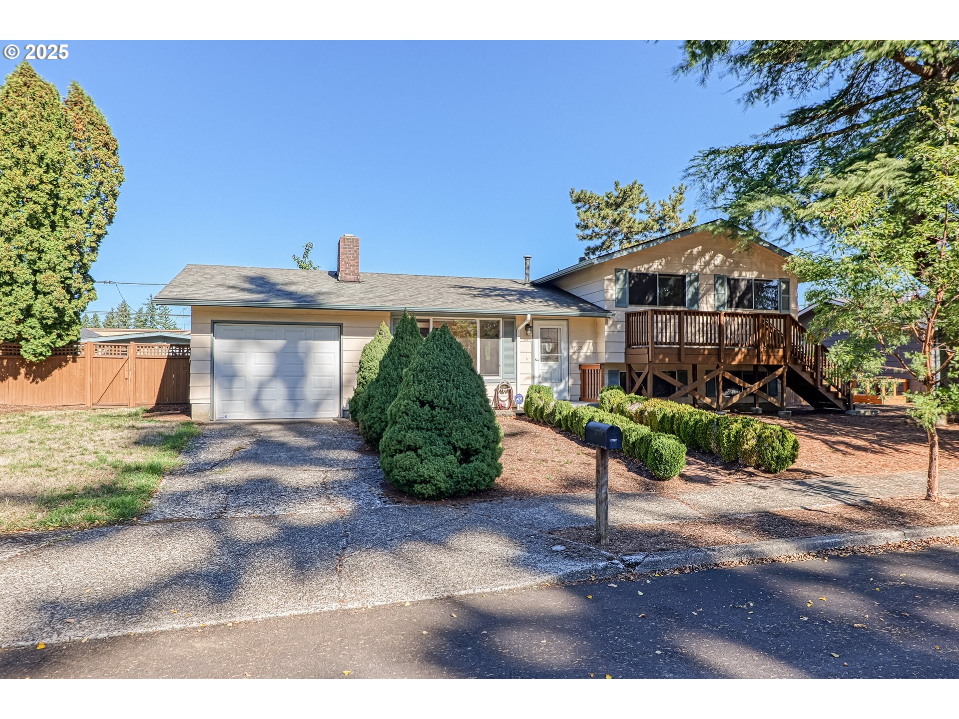 17909 NE EVERETT CT