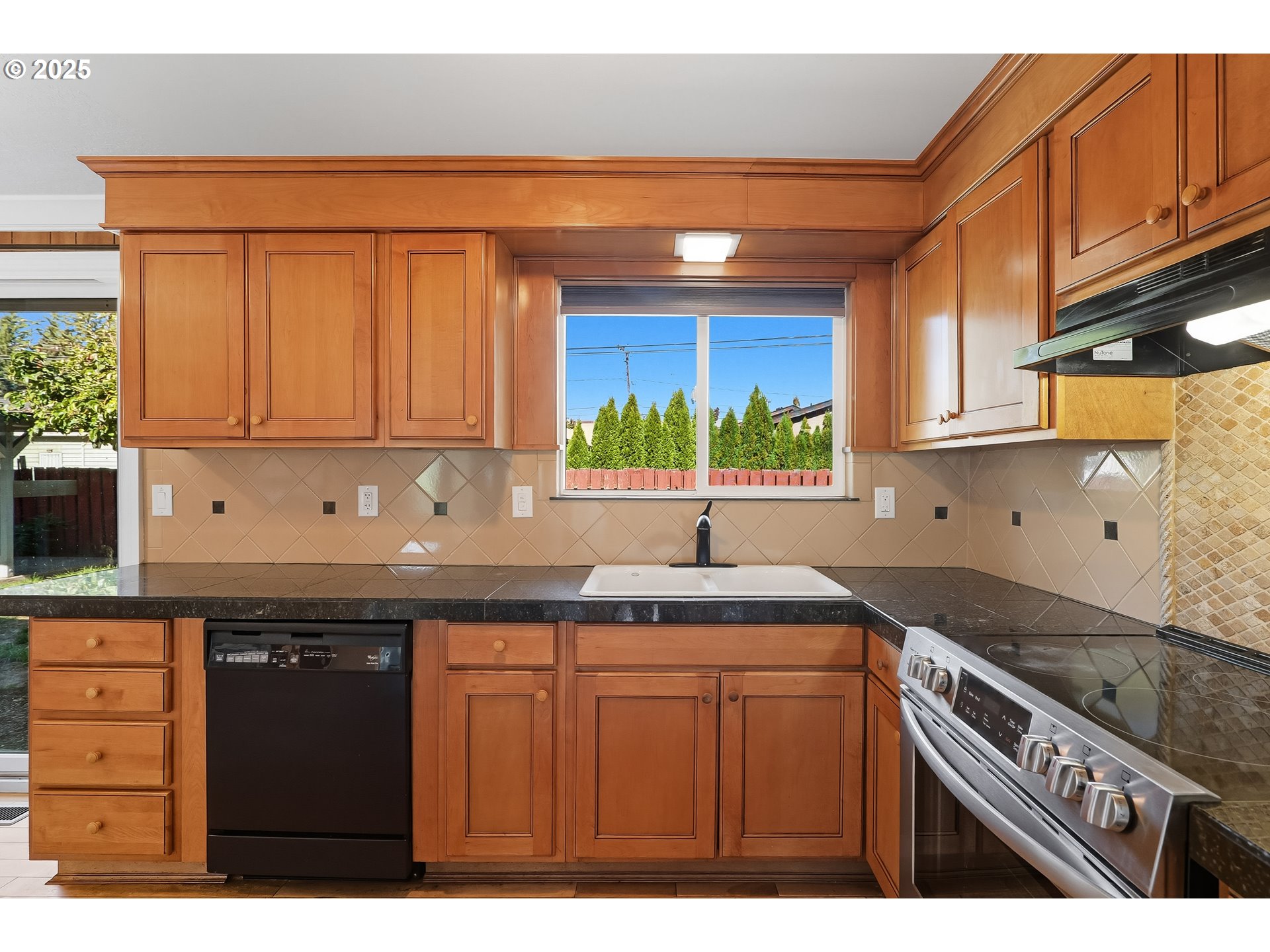 17909 NE EVERETT CT