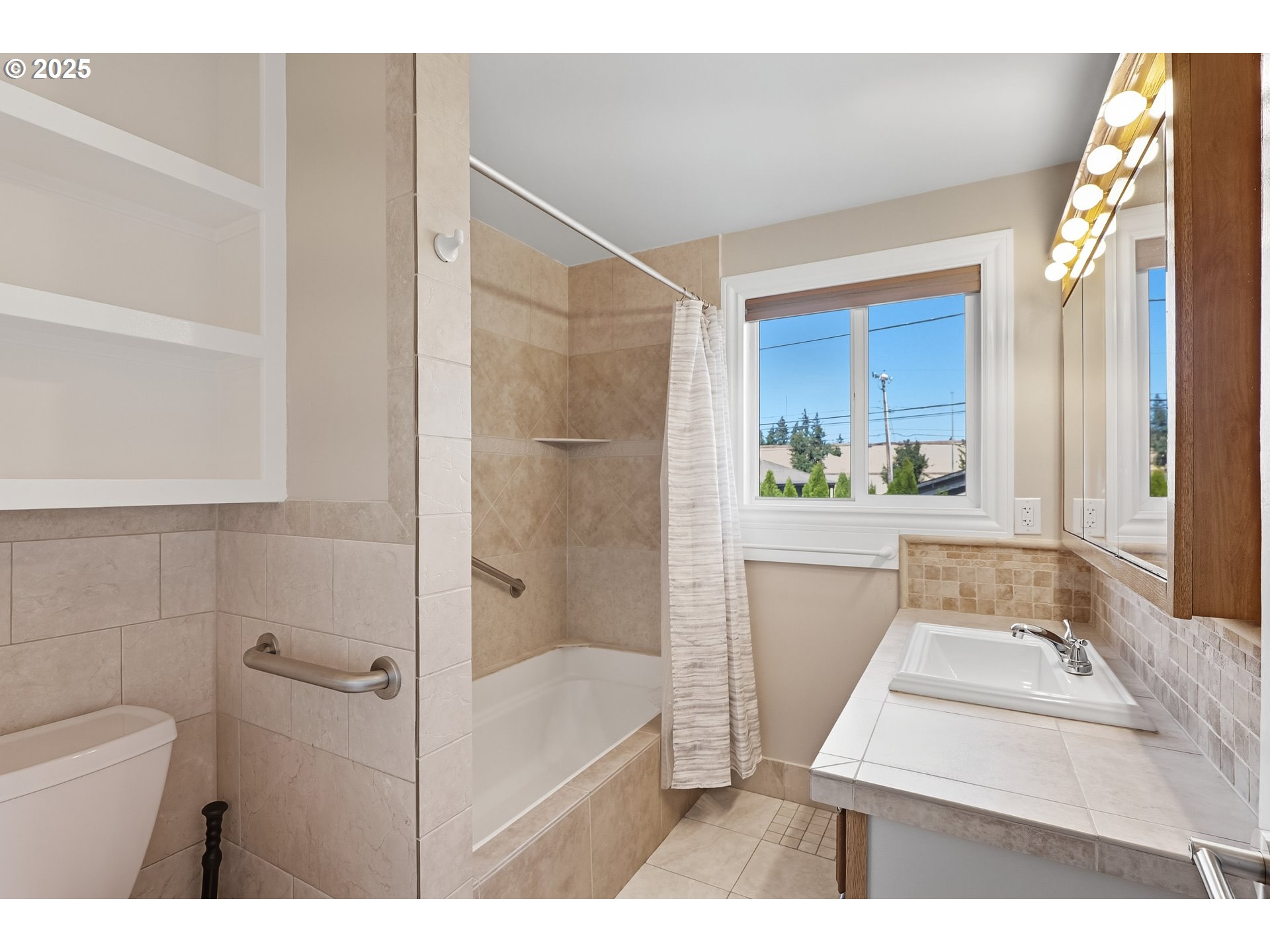 17909 NE EVERETT CT
