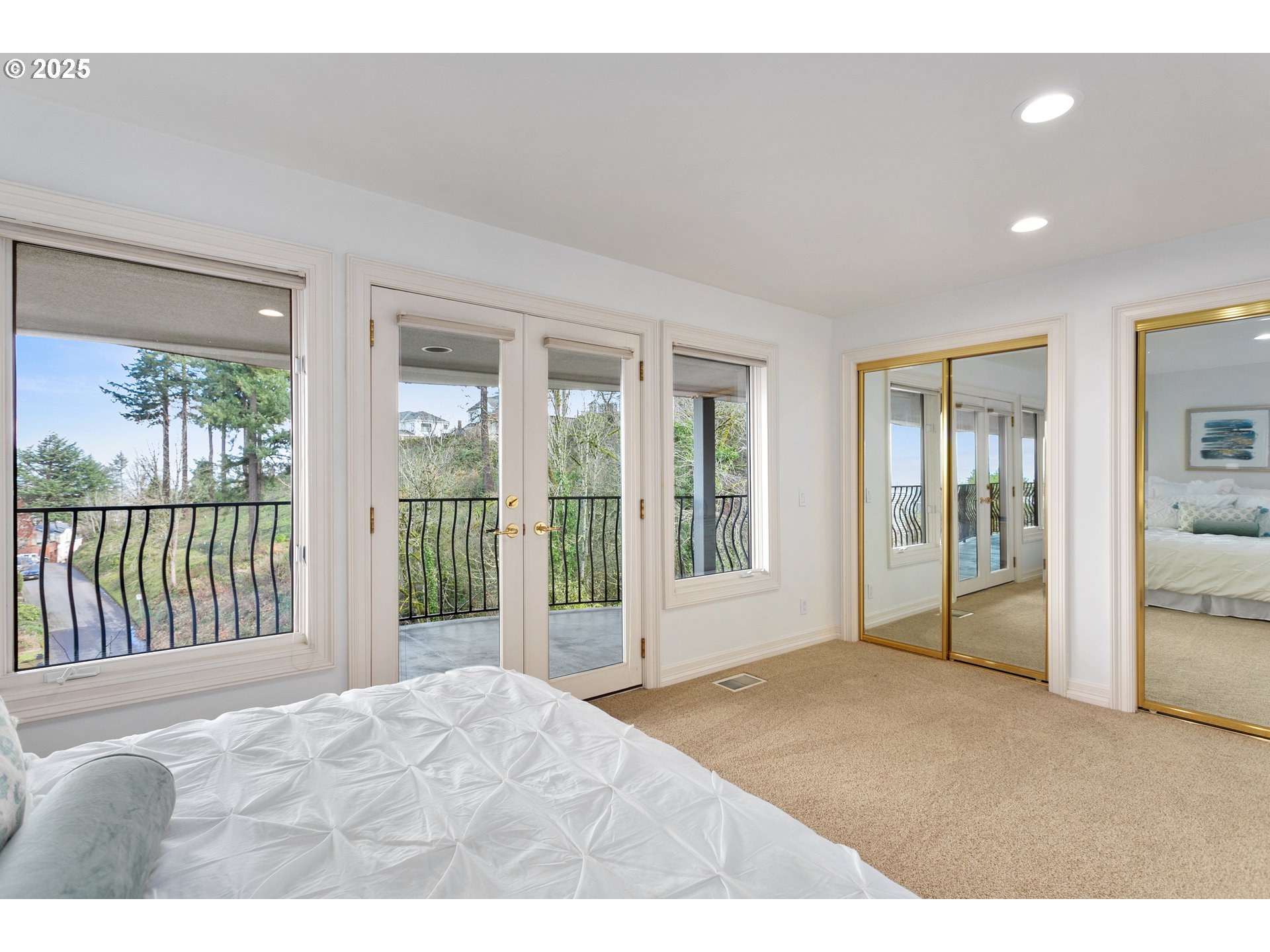 1040 SW MYRTLE DR