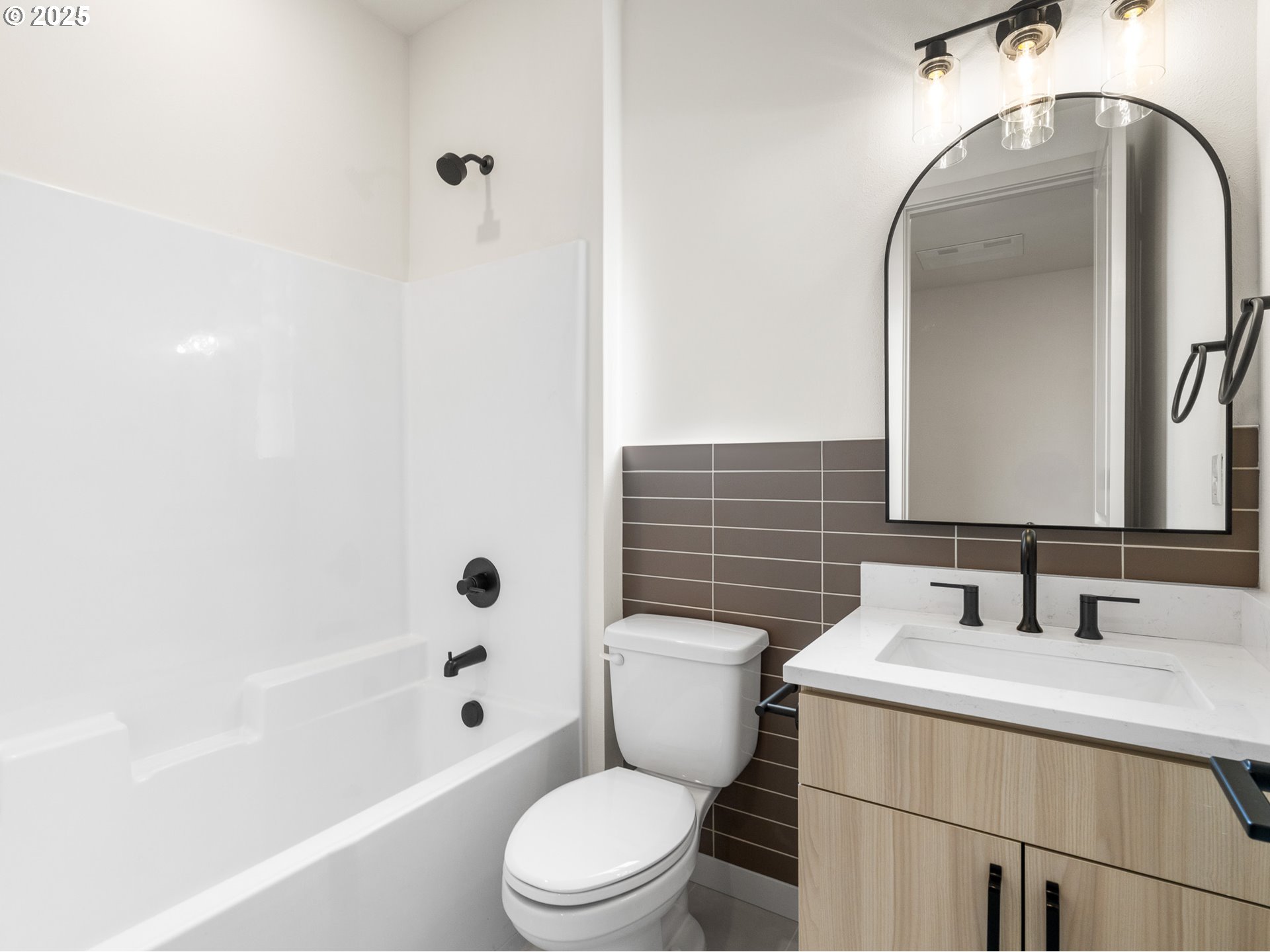 305 SE Jetty AVE B, Lincoln City Unit: B