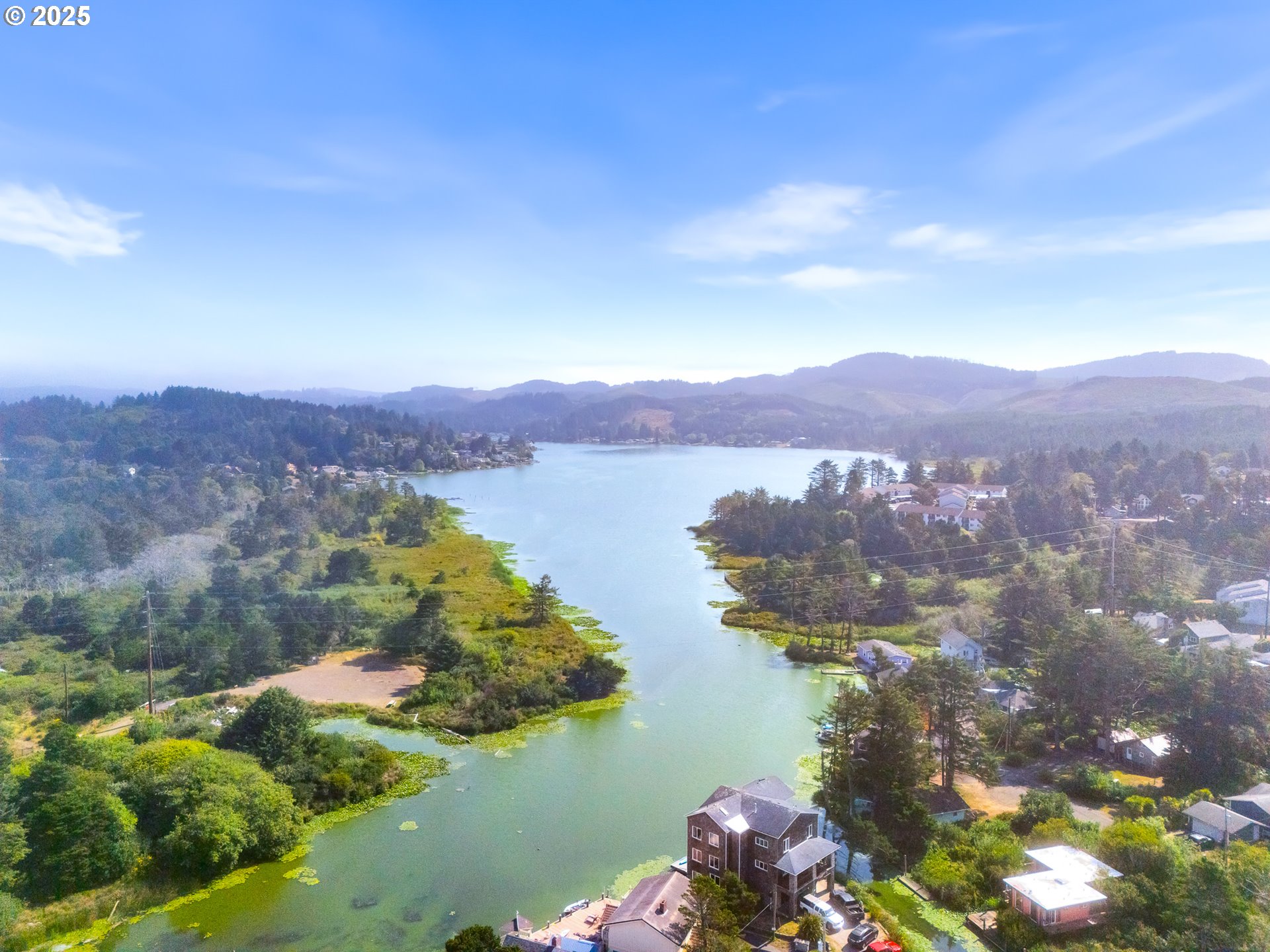 305 SE Jetty AVE B, Lincoln City Unit: B