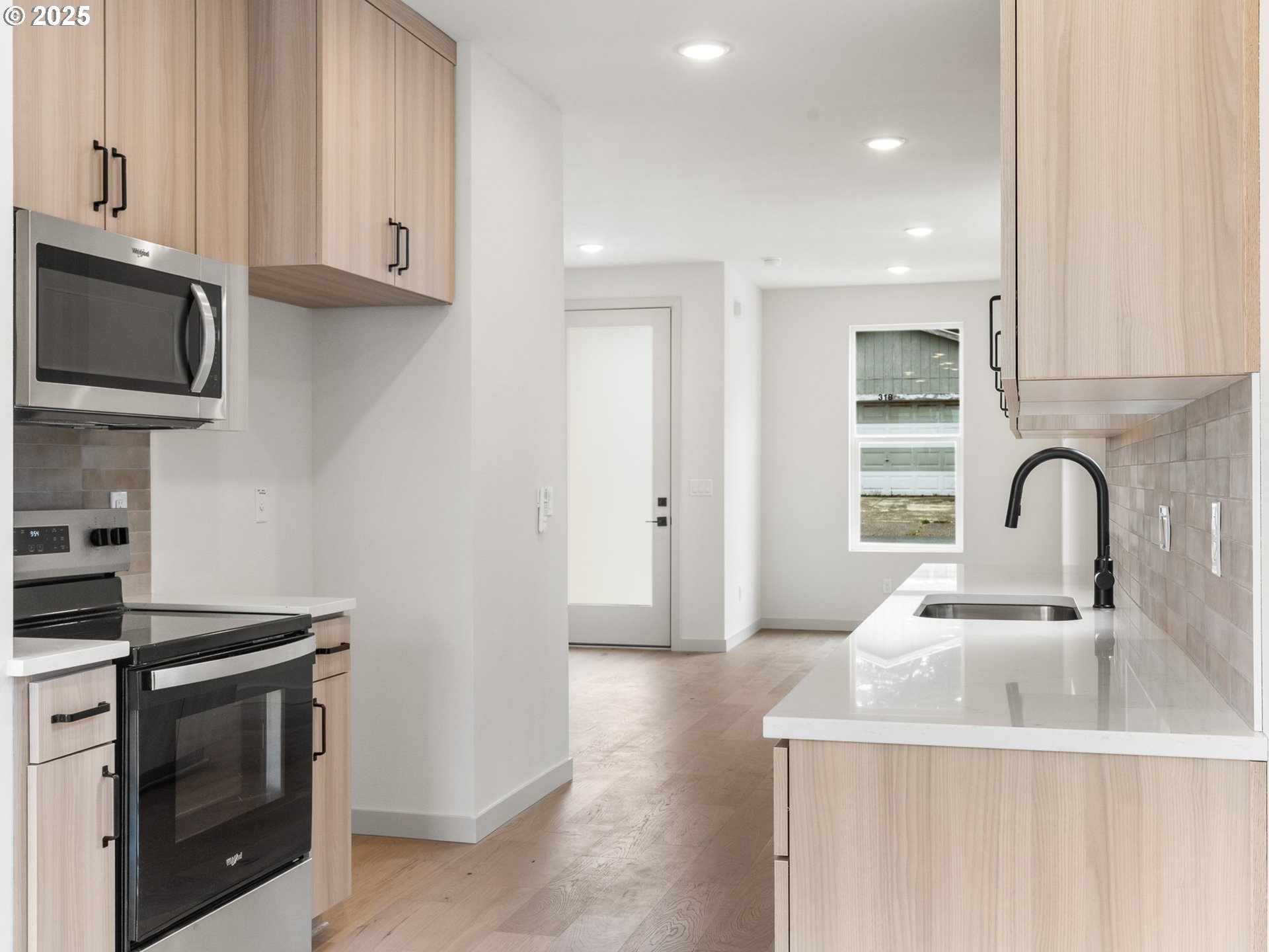 305 SE Jetty AVE B, Lincoln City Unit: B