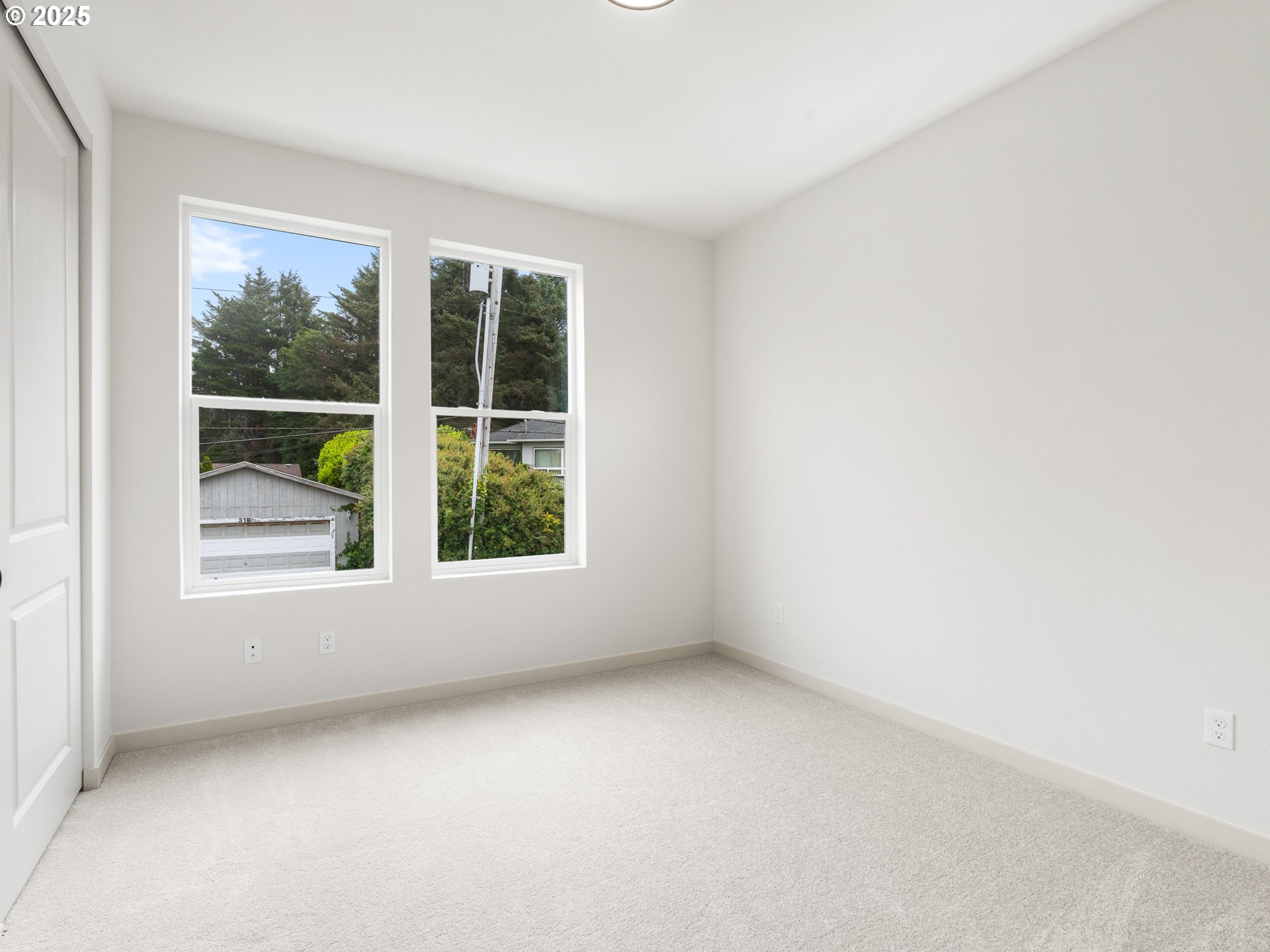 305 SE Jetty AVE B, Lincoln City Unit: B