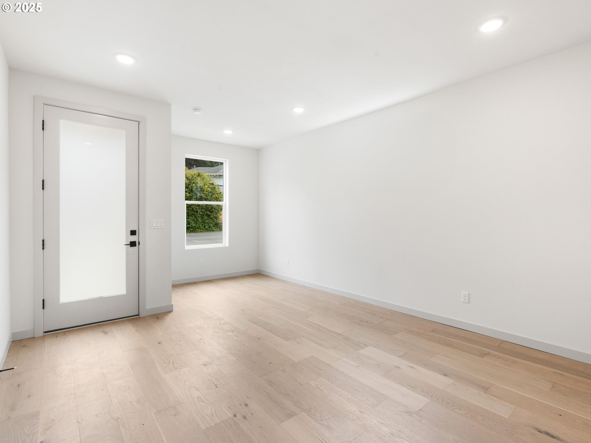 305 SE Jetty AVE B, Lincoln City Unit: B