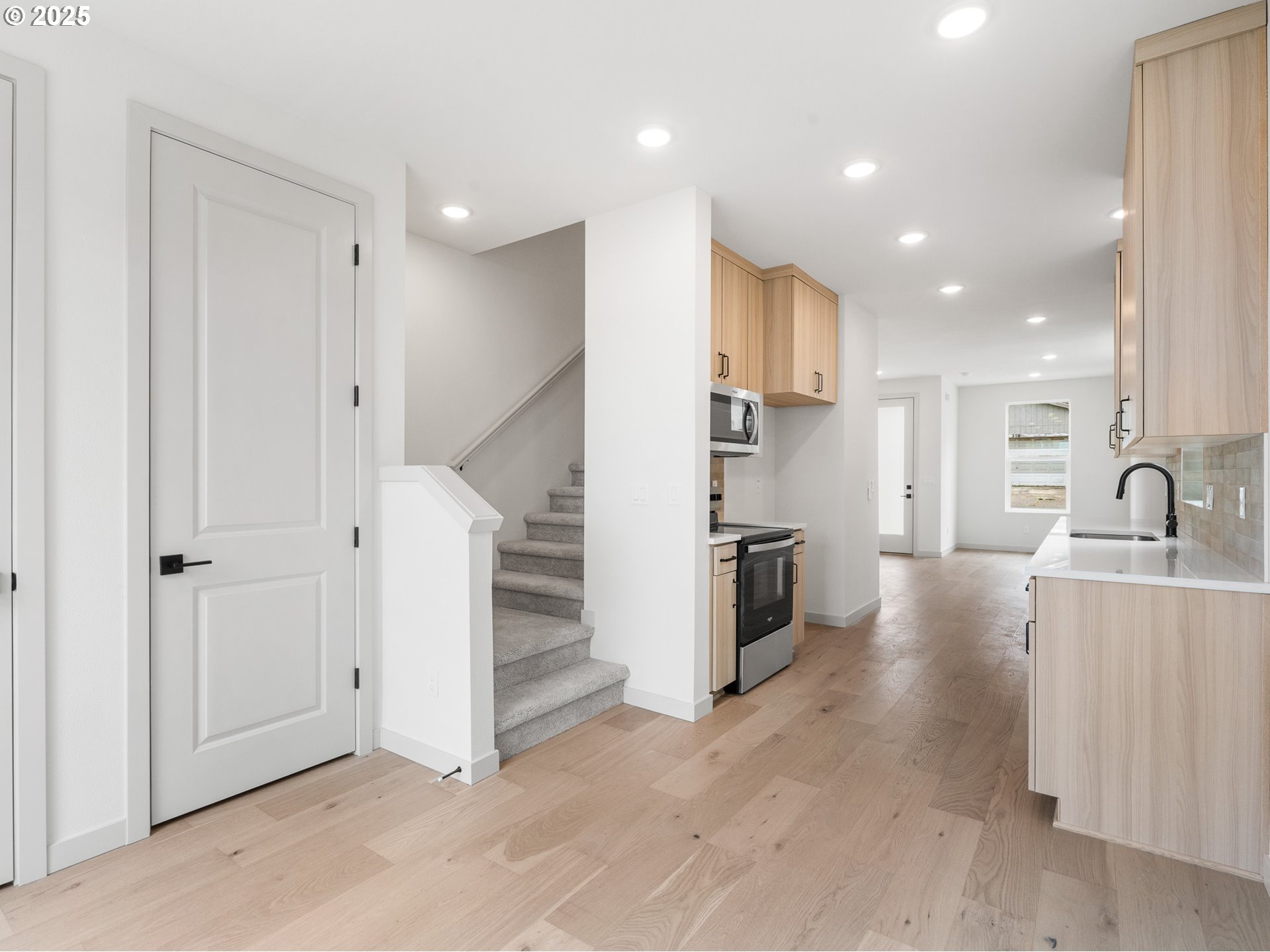 305 SE Jetty AVE B, Lincoln City Unit: B