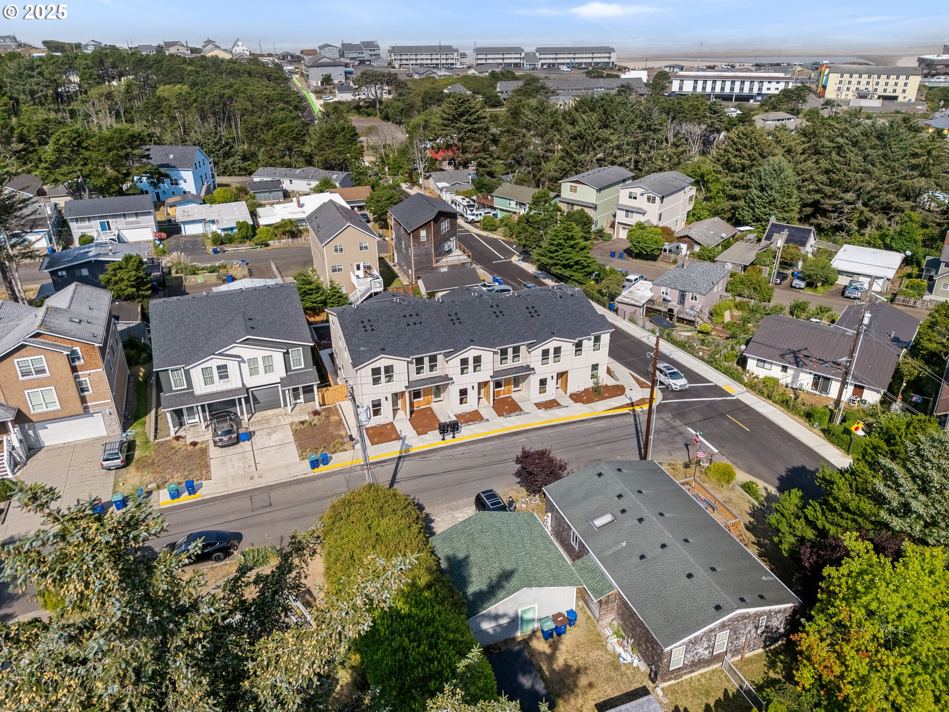 305 SE Jetty AVE B, Lincoln City Unit: B