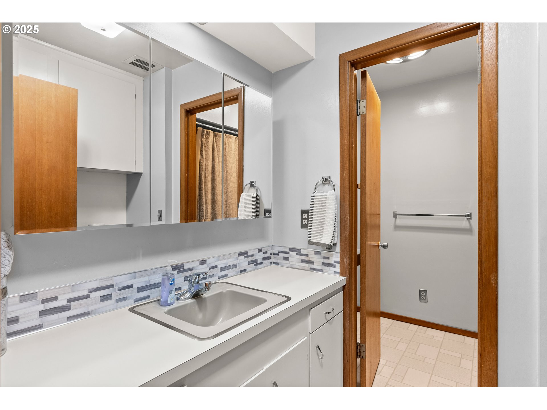 10135 SW HILLVIEW ST