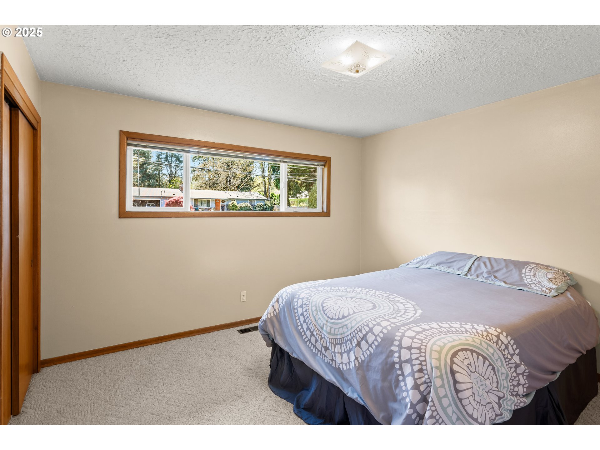 10135 SW HILLVIEW ST