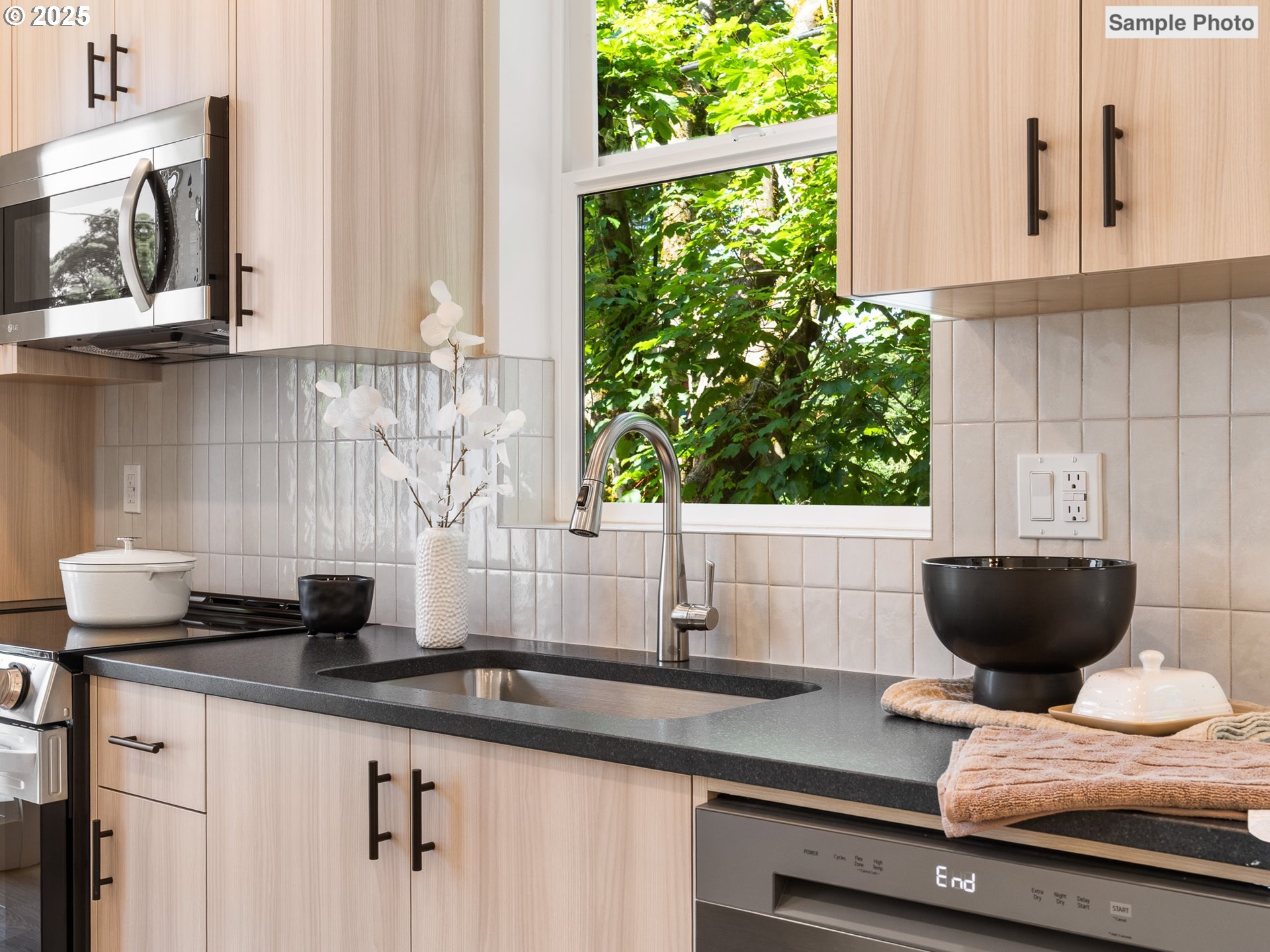 205 NE Going ST 2, Portland Unit: 2