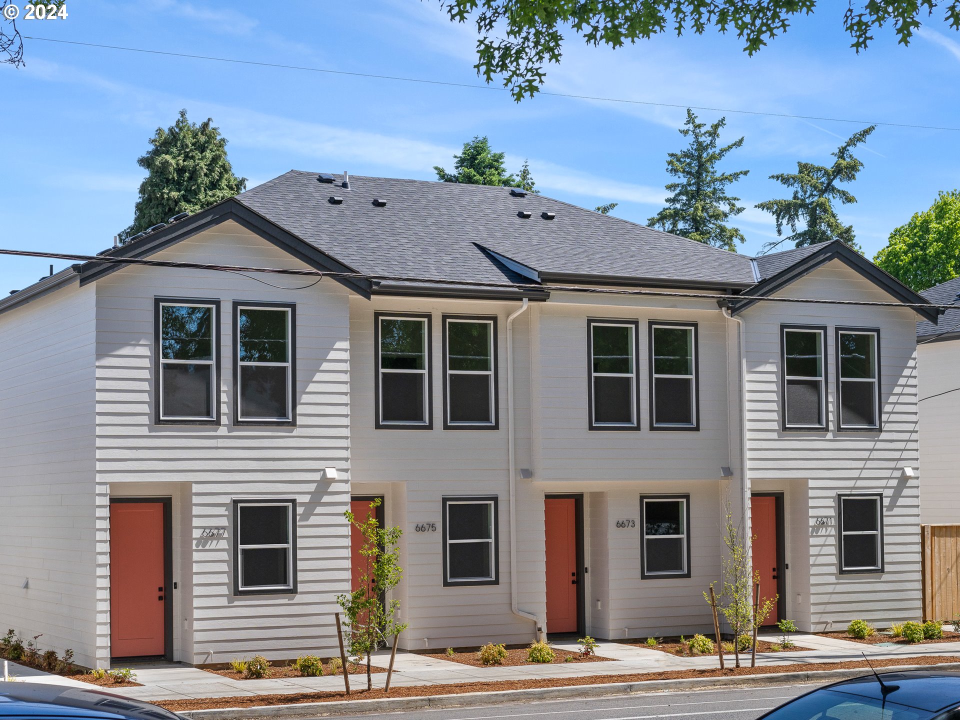 6677 N Fessenden ST 15