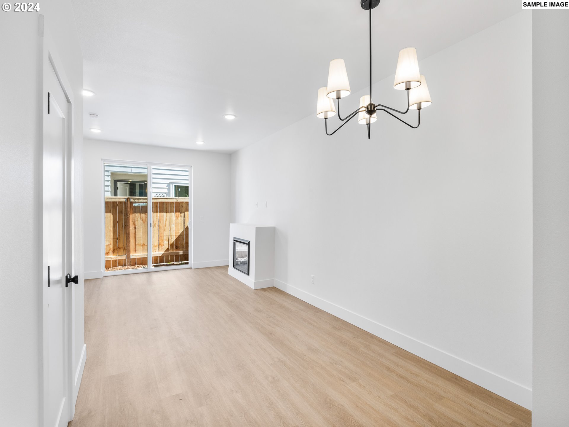 6677 N Fessenden ST 15